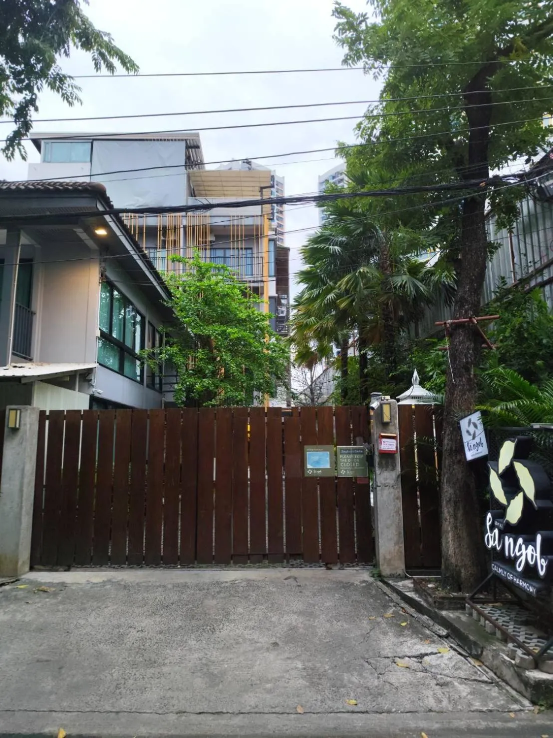 Facade/entrance in Nest by Sangob