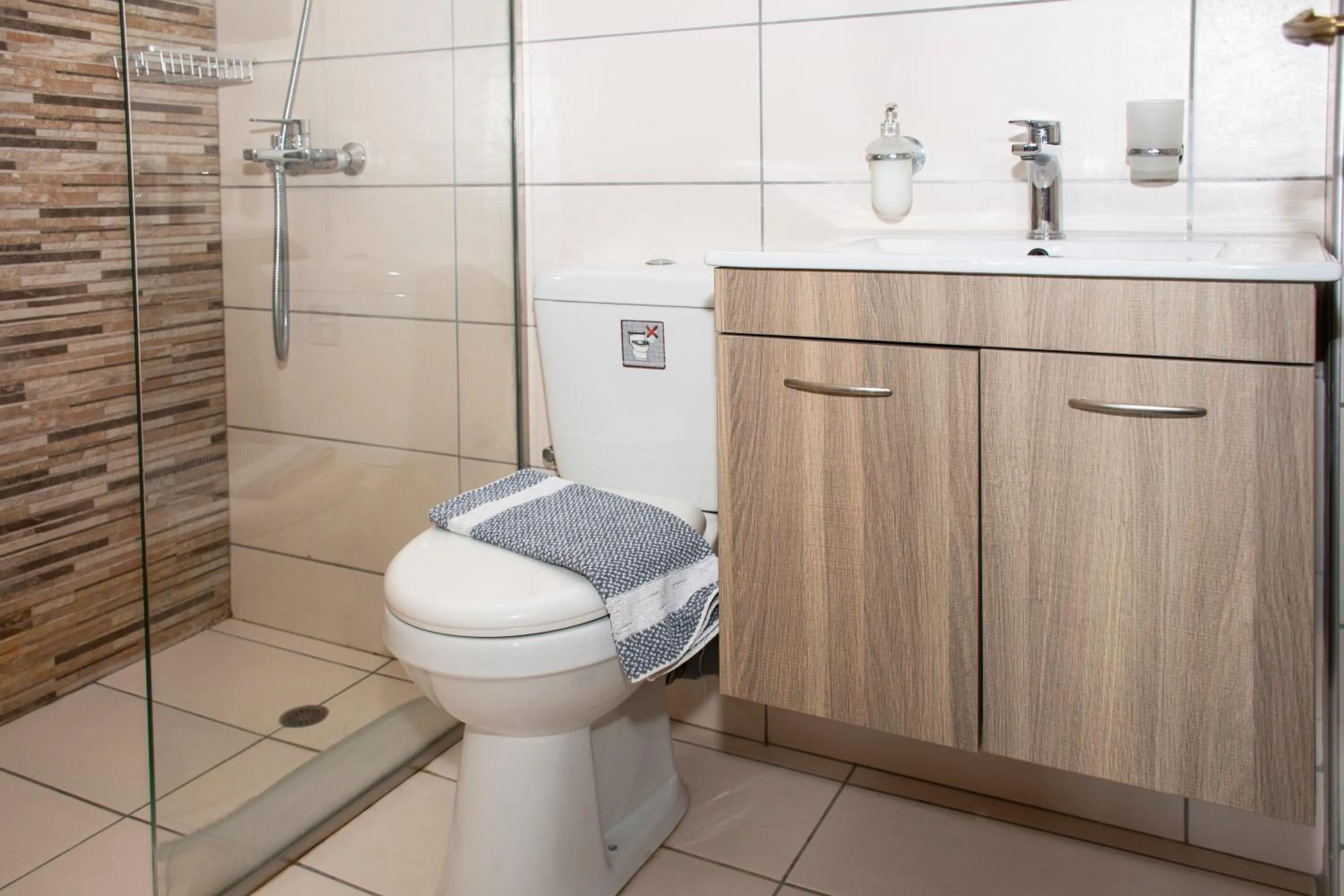 Bathroom in Argo Rooms-Papadakis