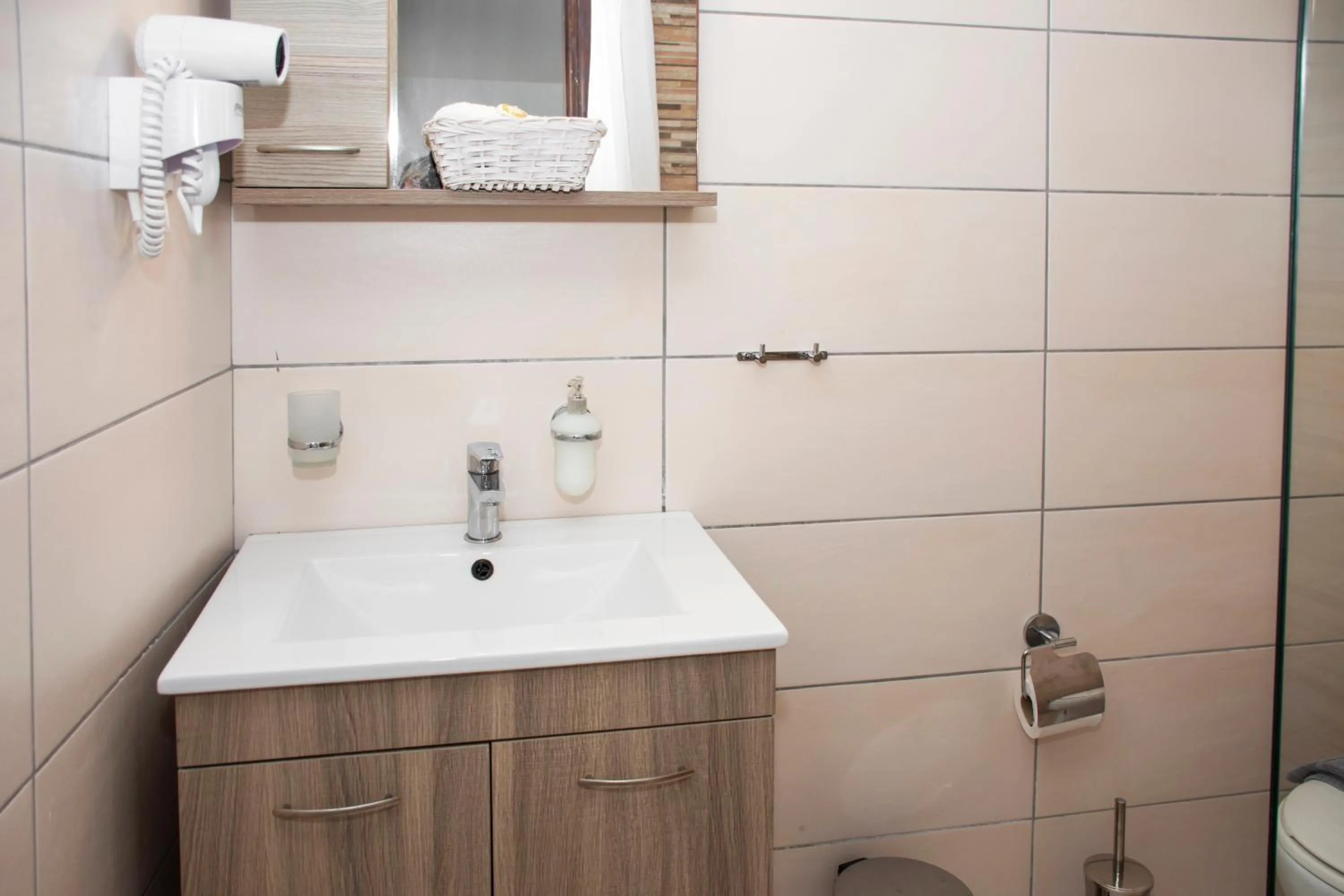 Bathroom in Argo Rooms-Papadakis