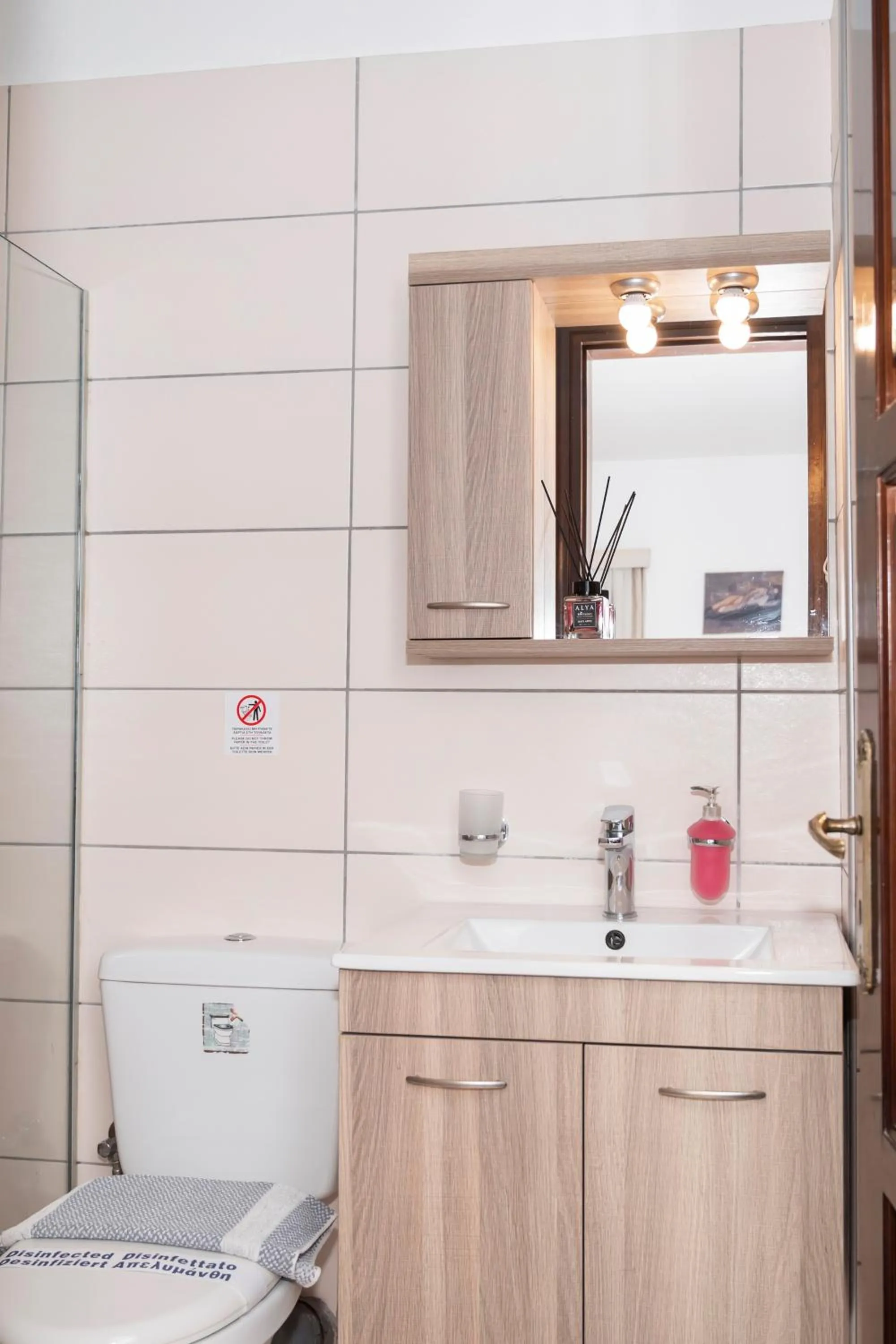 Bathroom in Argo Rooms-Papadakis