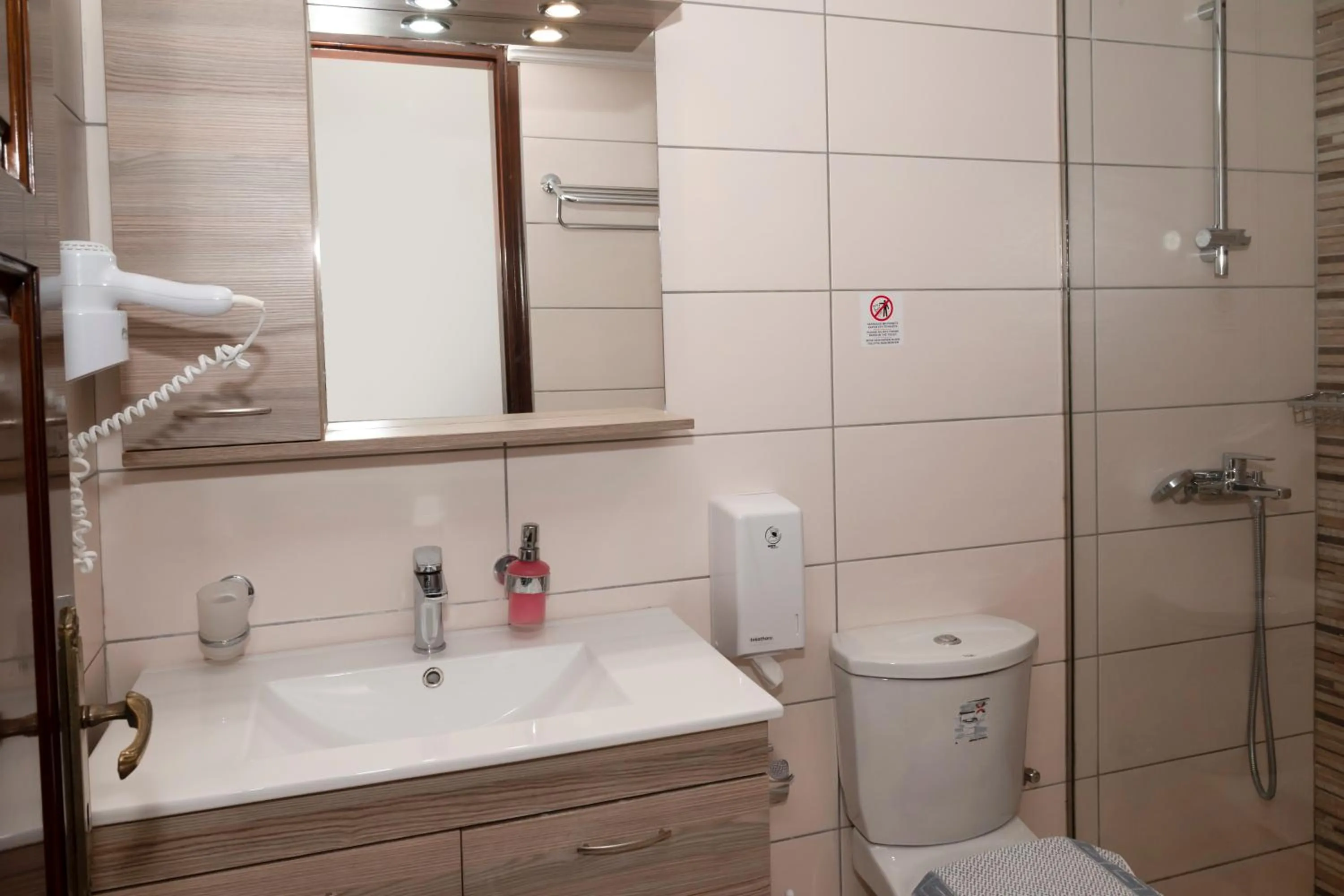 Toilet in Argo Rooms-Papadakis