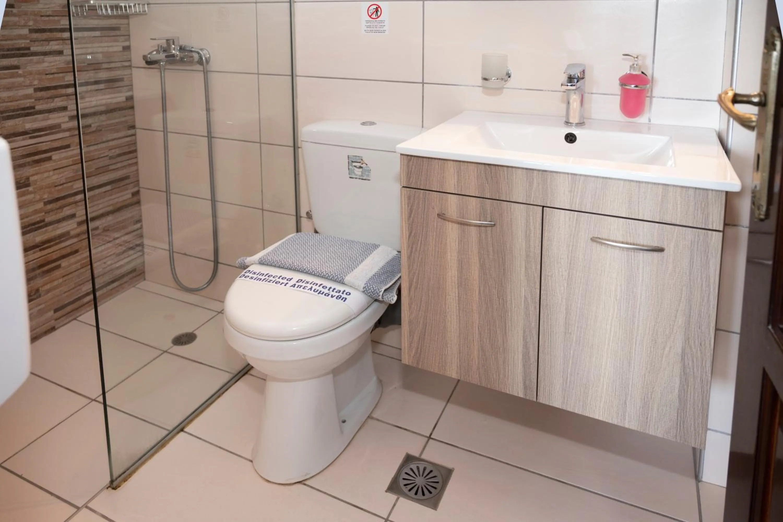 Shower in Argo Rooms-Papadakis