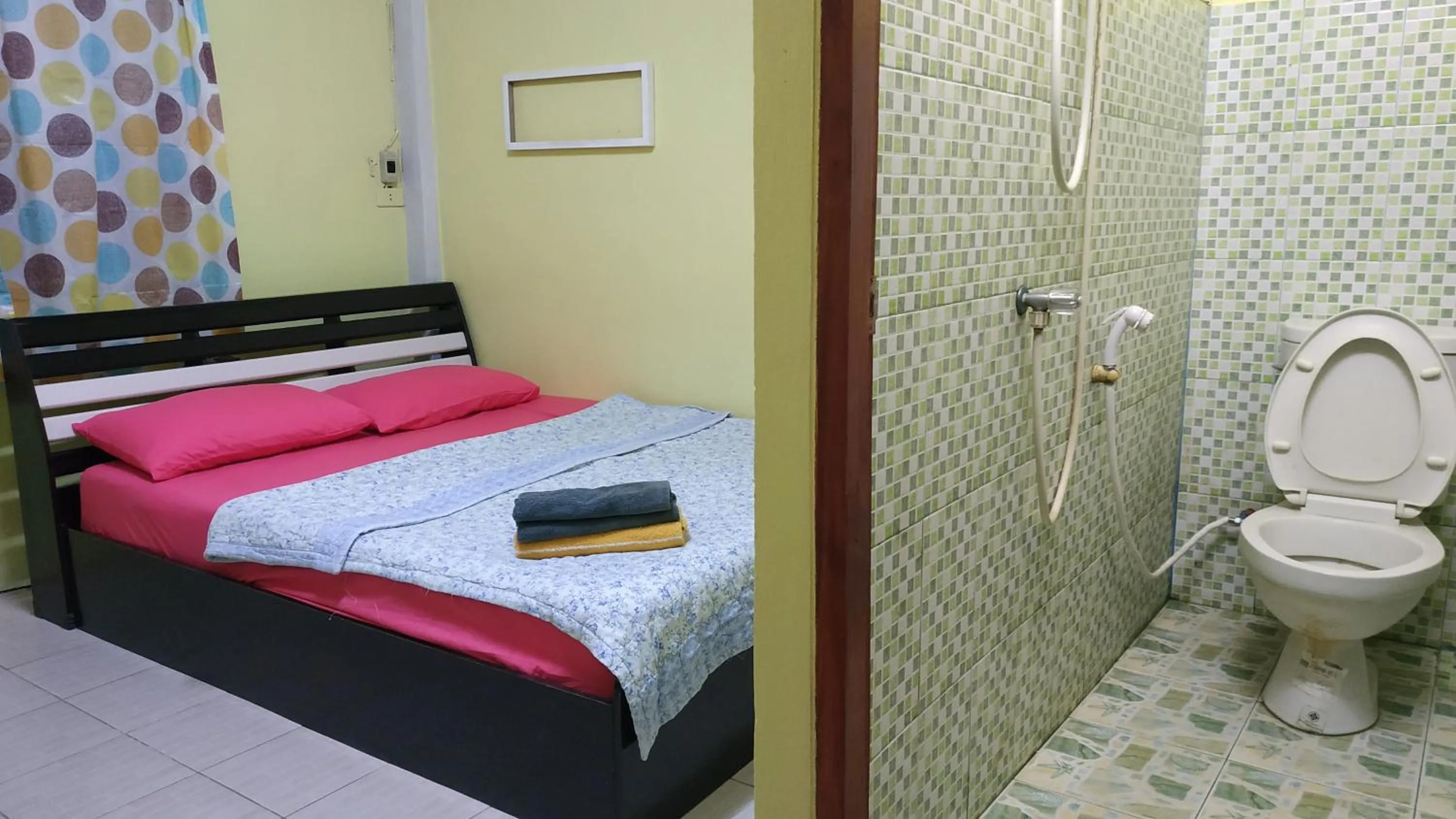 Bathroom, Bed in Malai Place Lampang