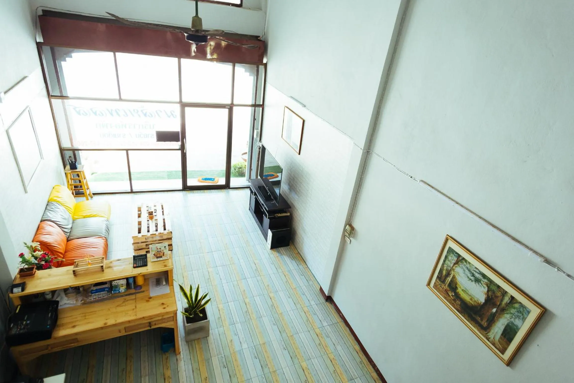 Communal lounge/ TV room in Malai Place Lampang