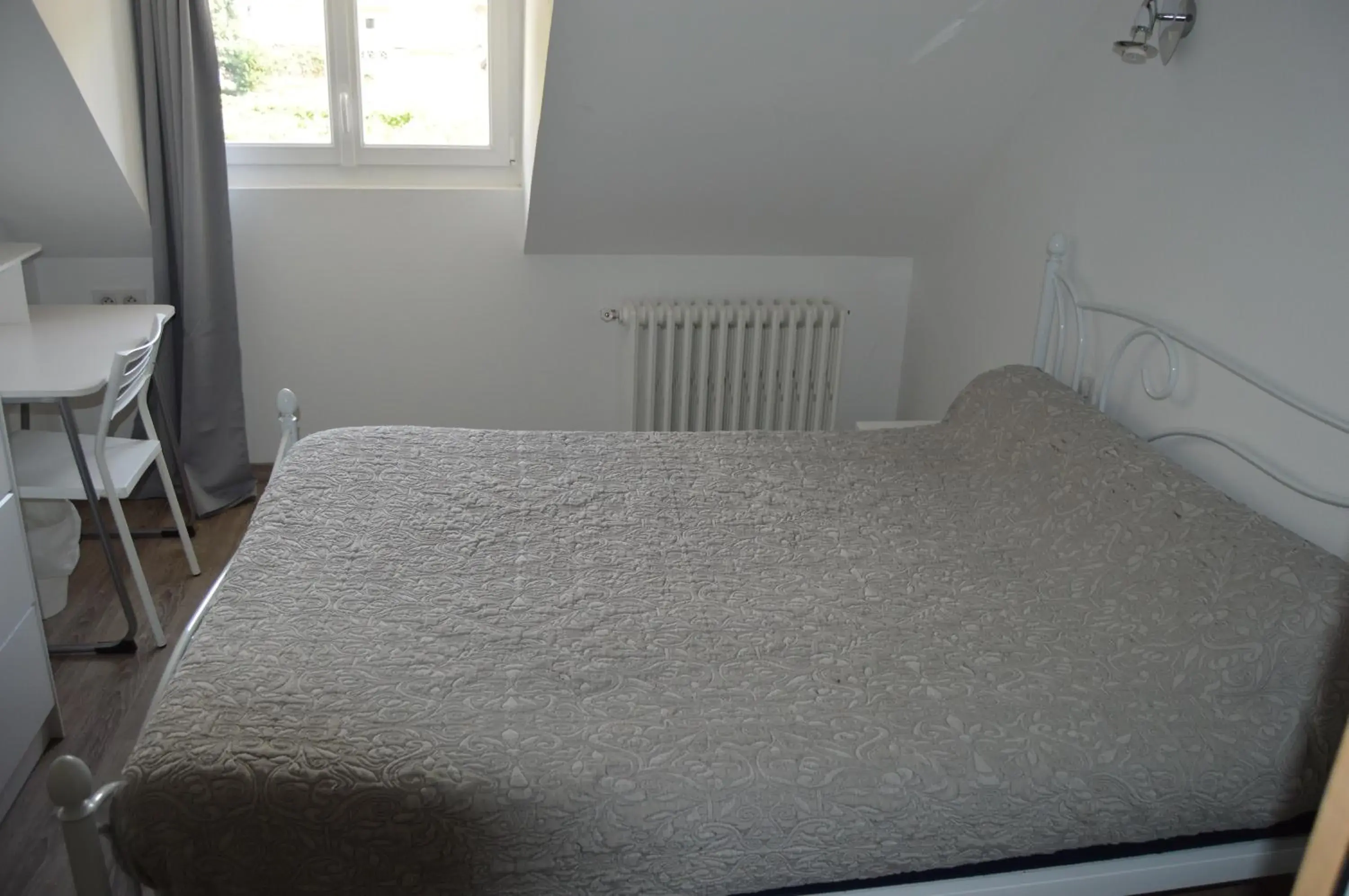 Standard Double Room in Hôtel Le Bellevue Standard Double Room in Hôtel Le Bellevue