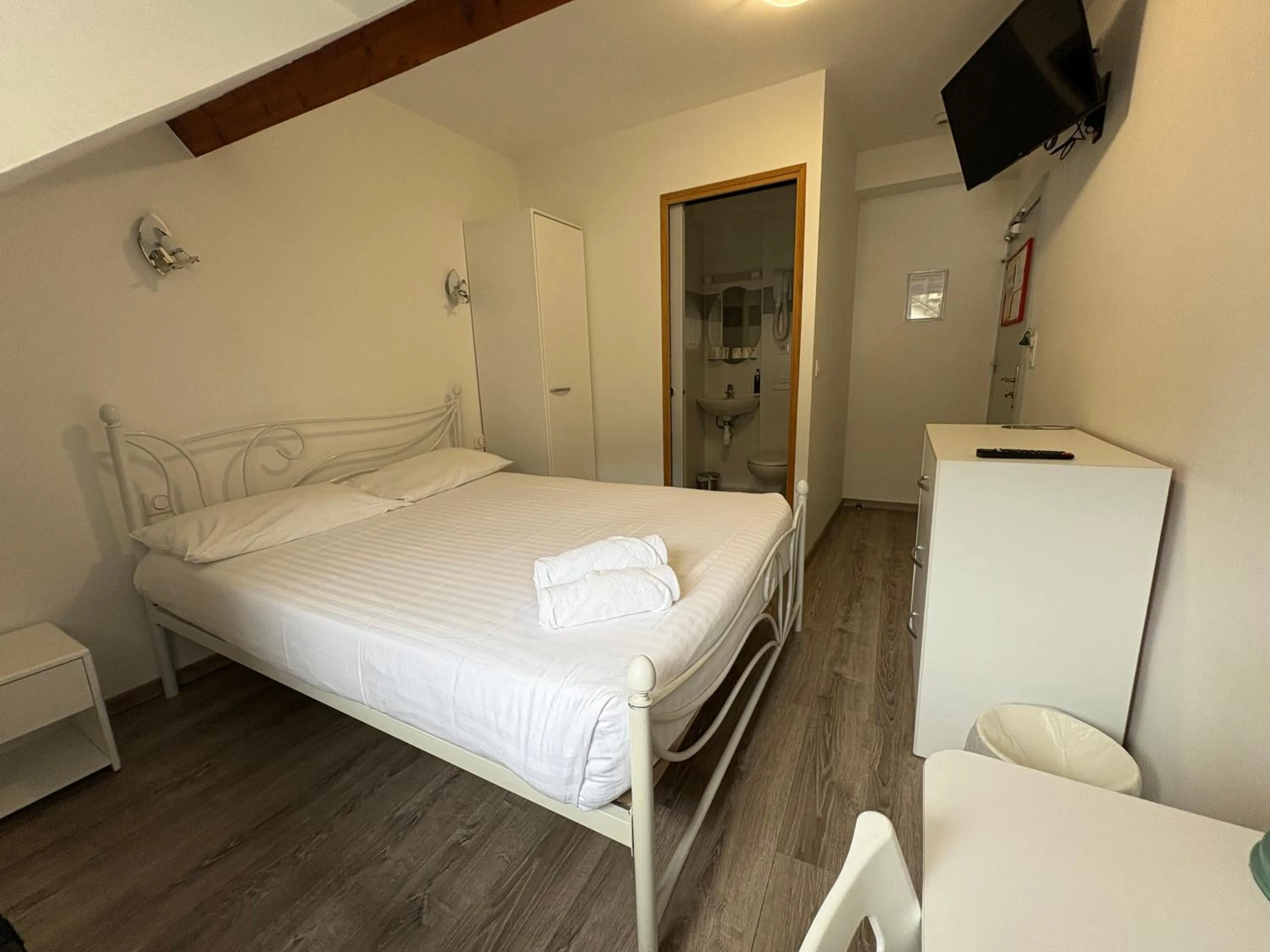 Bed in Hôtel Le Bellevue