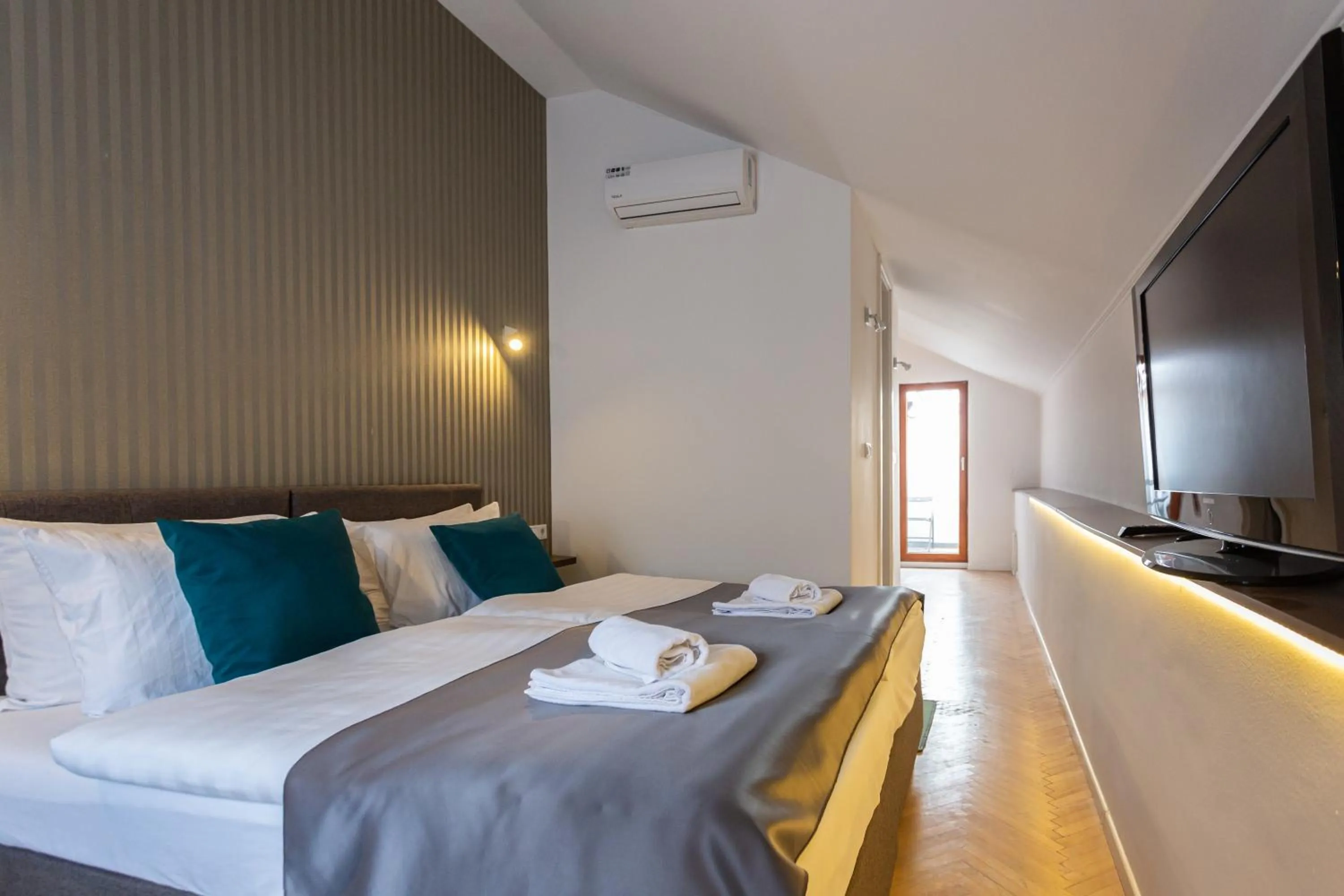 TV and multimedia, Bed in Heritage Hotel Petrakija