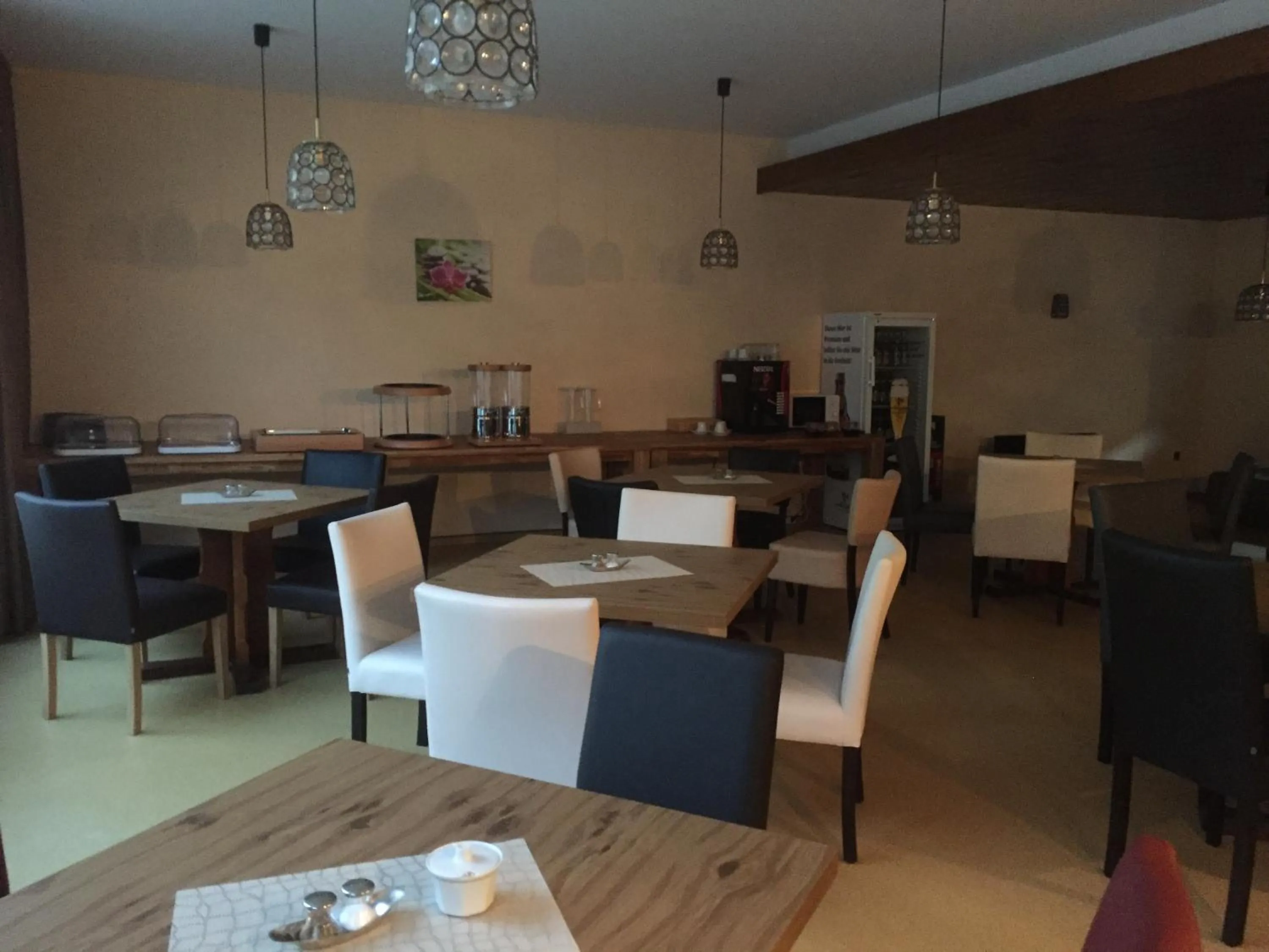 Restaurant/places to eat in Hotel M&S garni