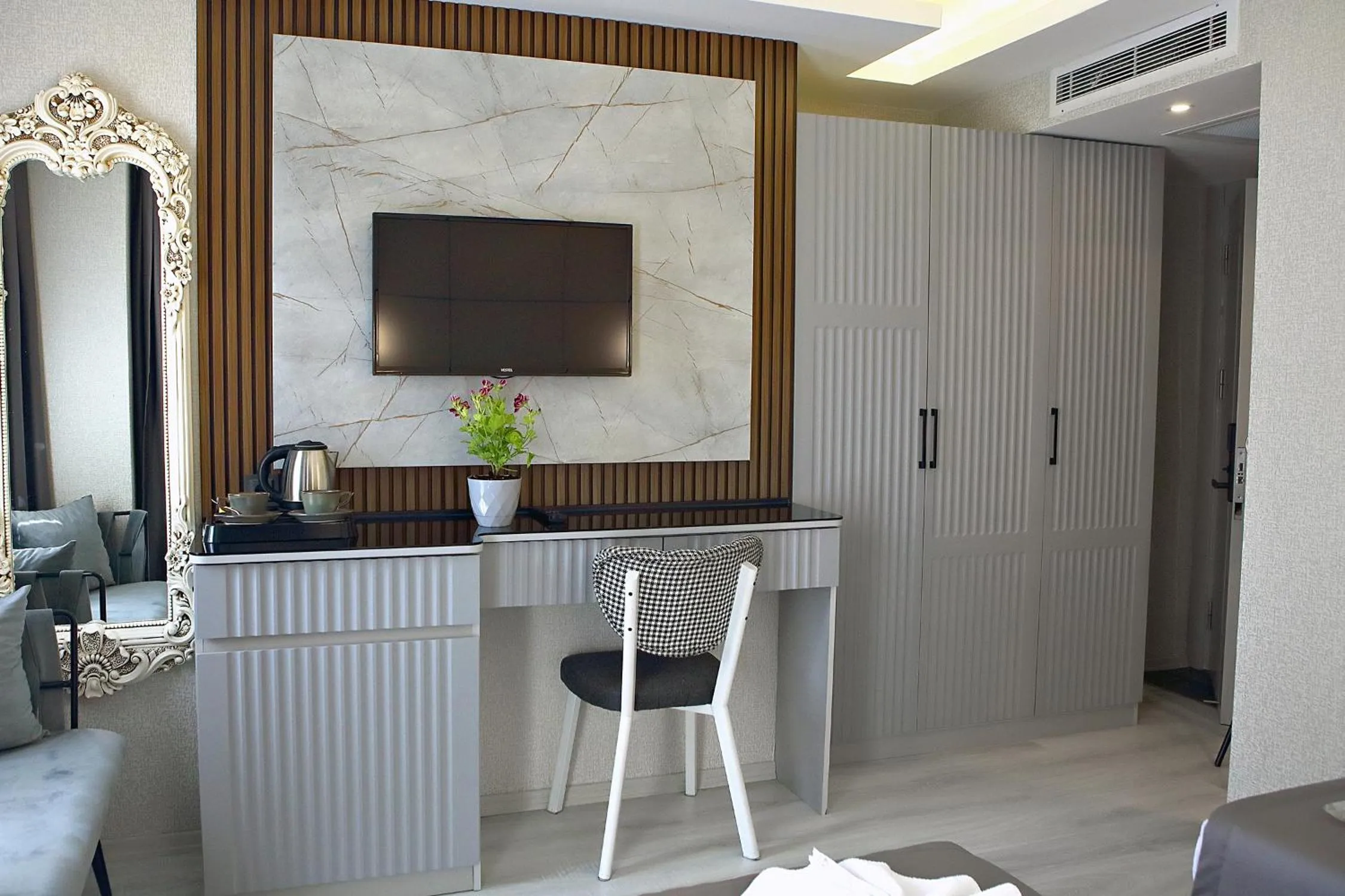 TV and multimedia in AMARA OLD CITY HOTEL & Spa