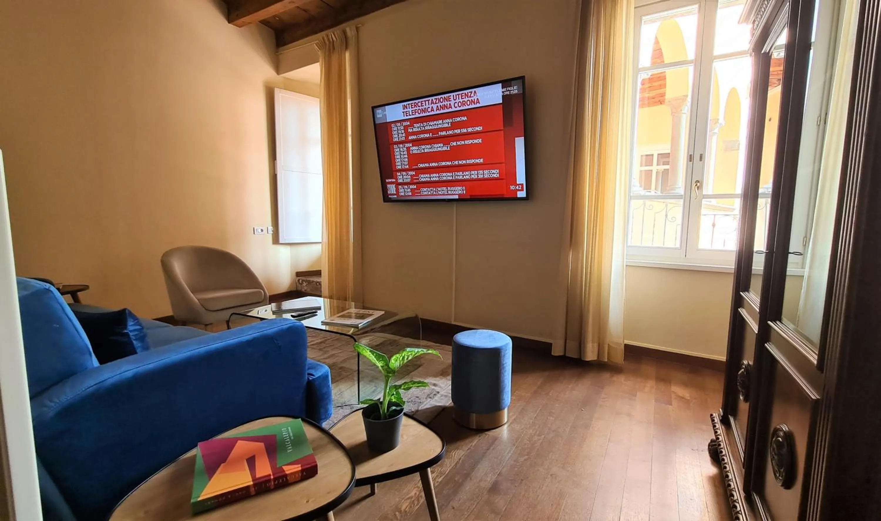 Communal lounge/ TV room in Hotel Piazza Vecchia