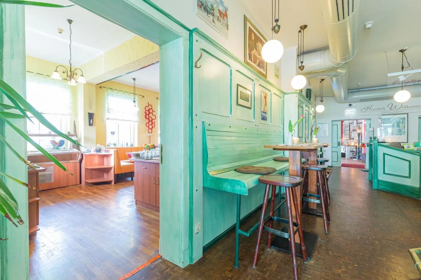 Restaurant/places to eat in Bergschlößchen