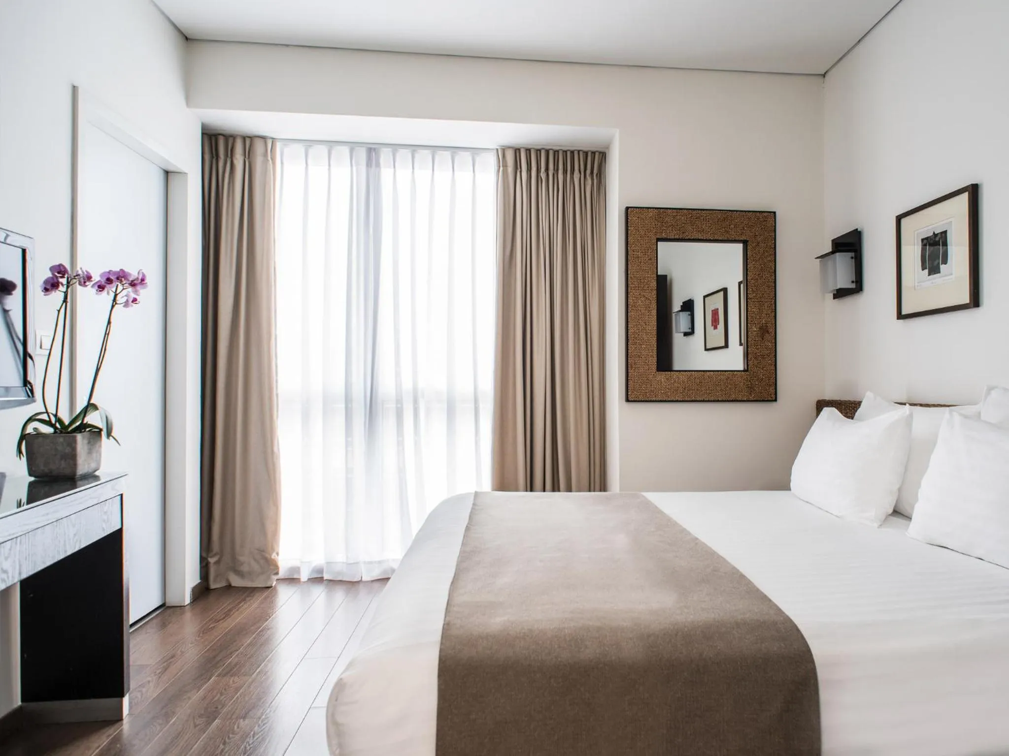 On-site shops, Bed in Vital - Urban boutique hotel TLV
