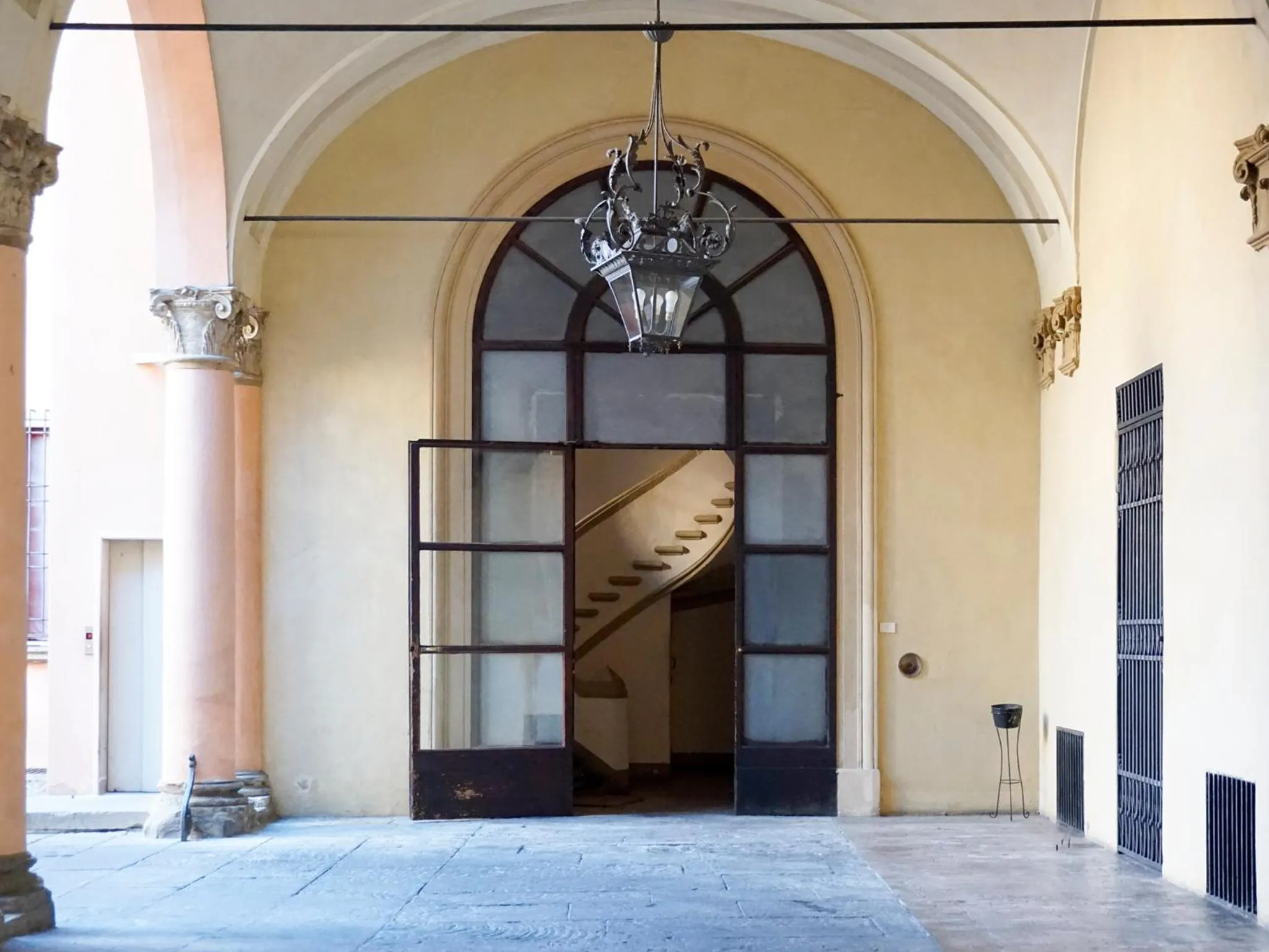 Facade/entrance in Casa Isolani Charms Rooms Santo Stefano