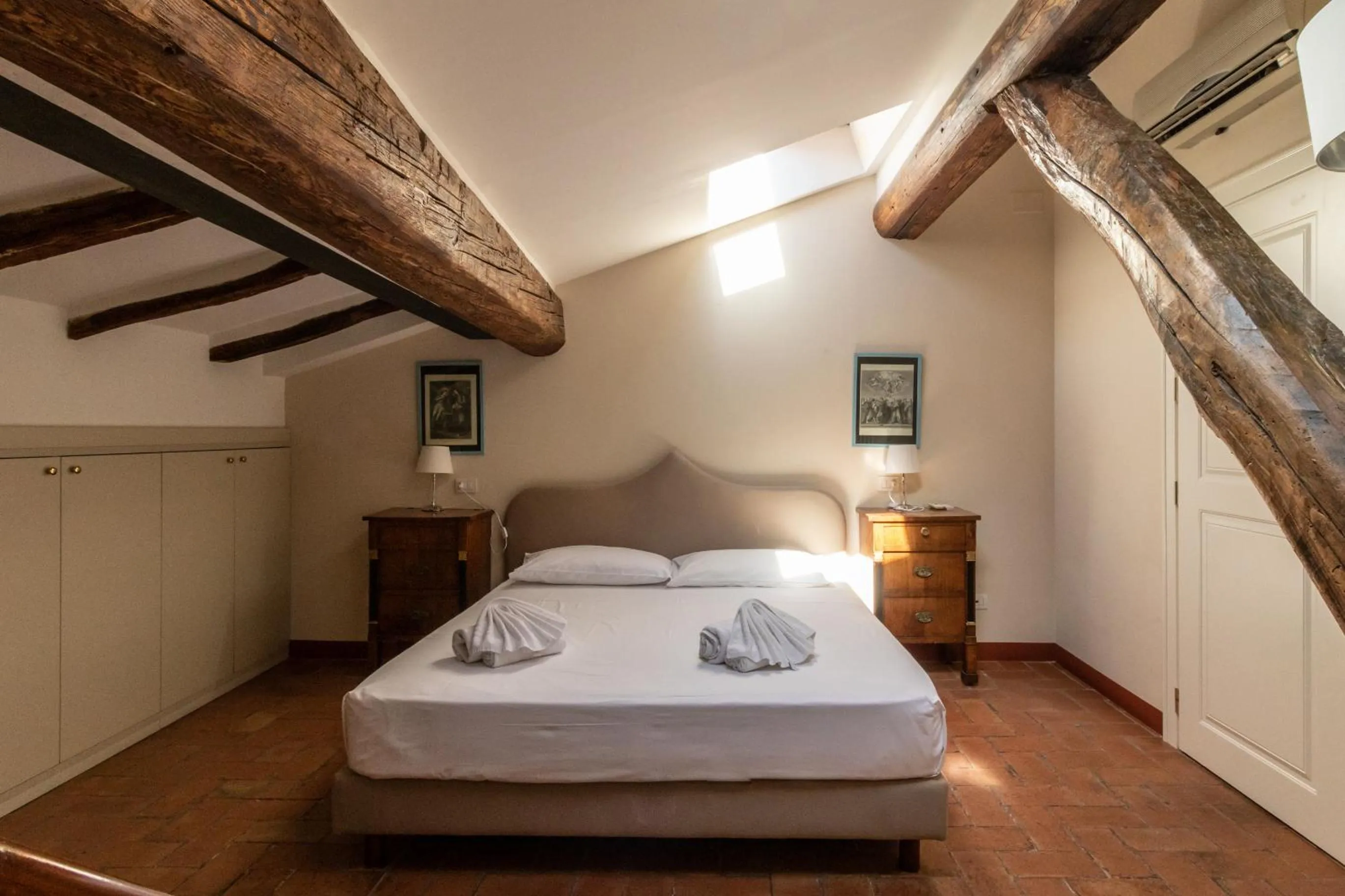 Bedroom, Bed in Casa Isolani Charms Rooms Santo Stefano