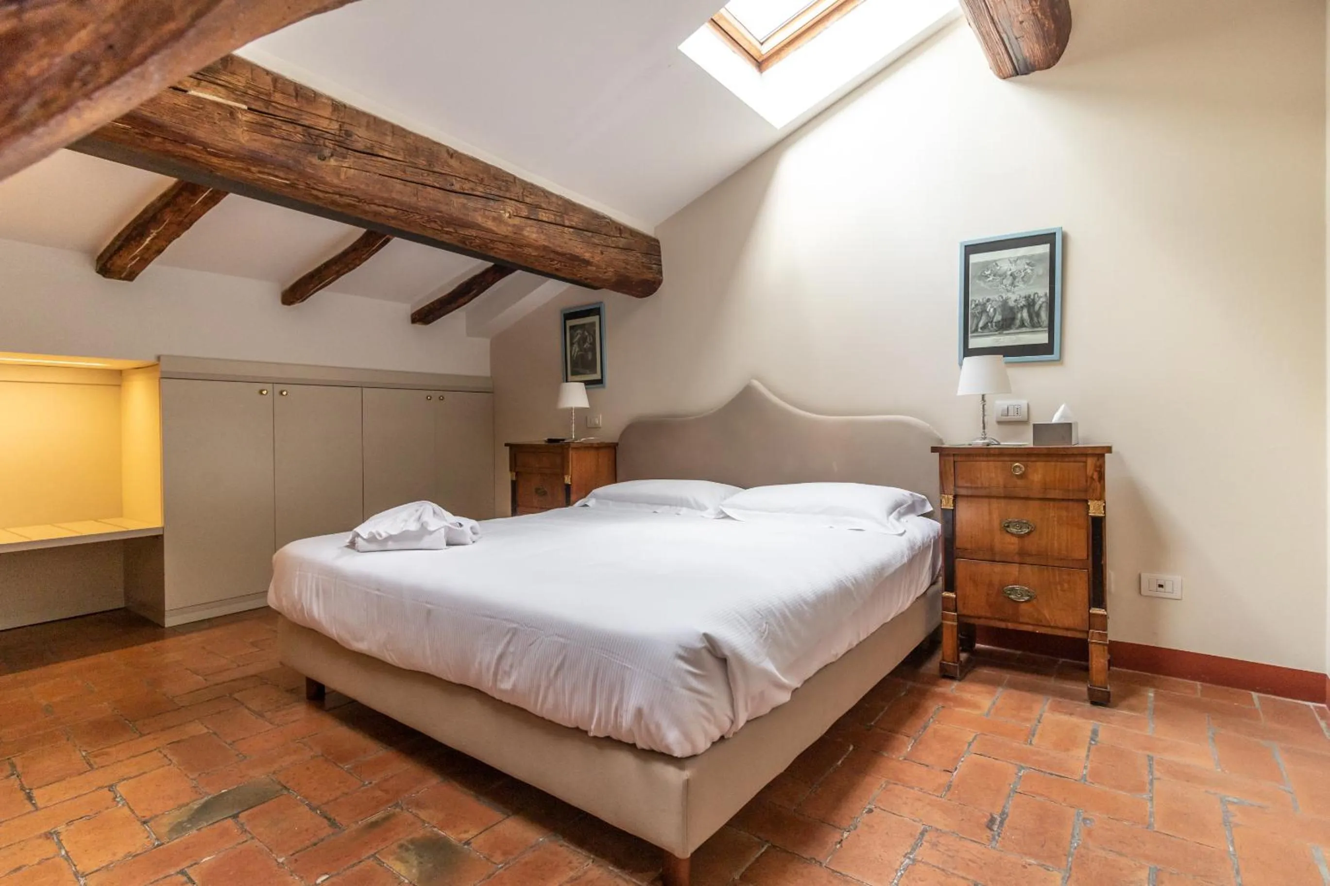 Bed in Casa Isolani Charms Rooms Santo Stefano