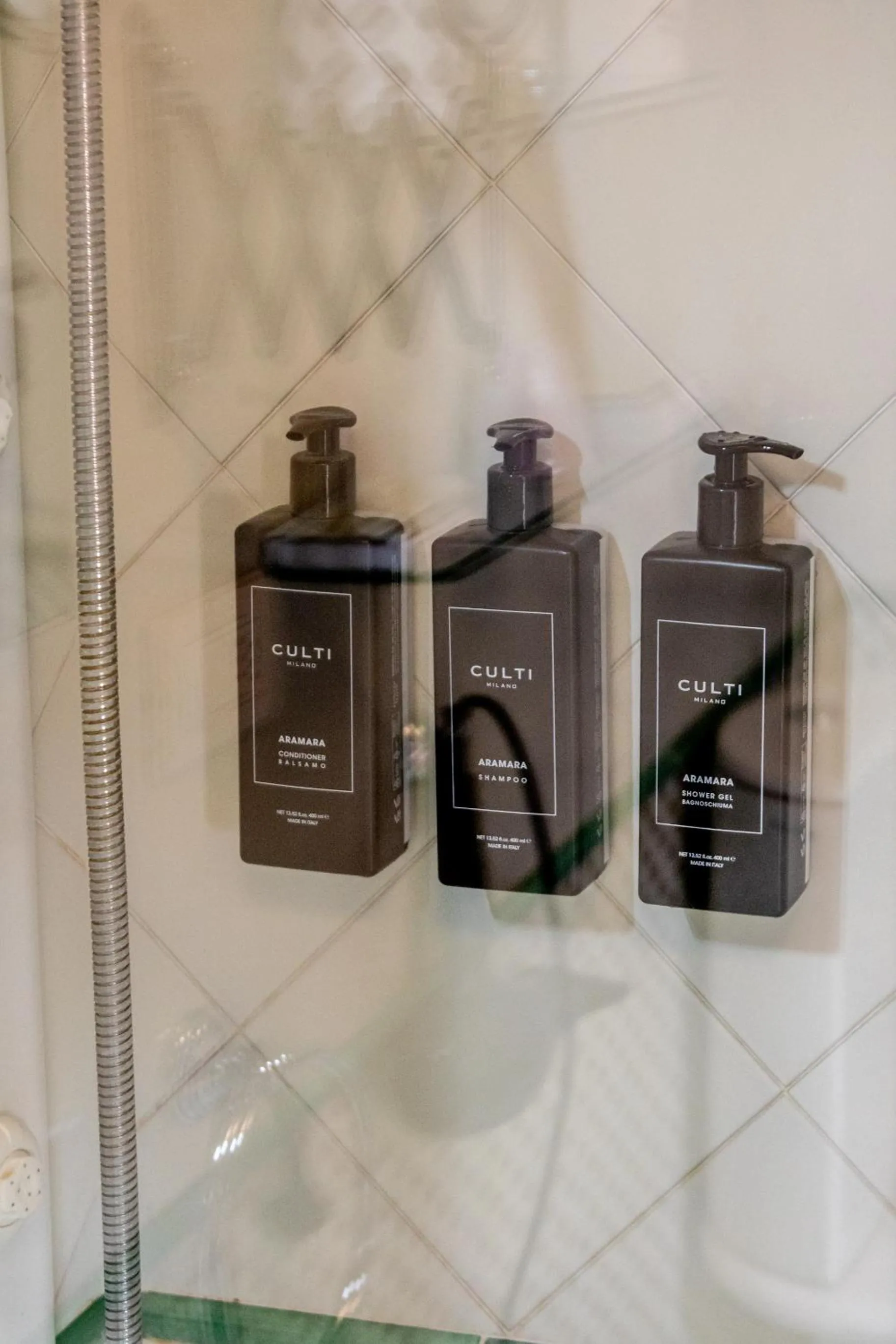 Shower in Casa Isolani Charms Rooms Santo Stefano