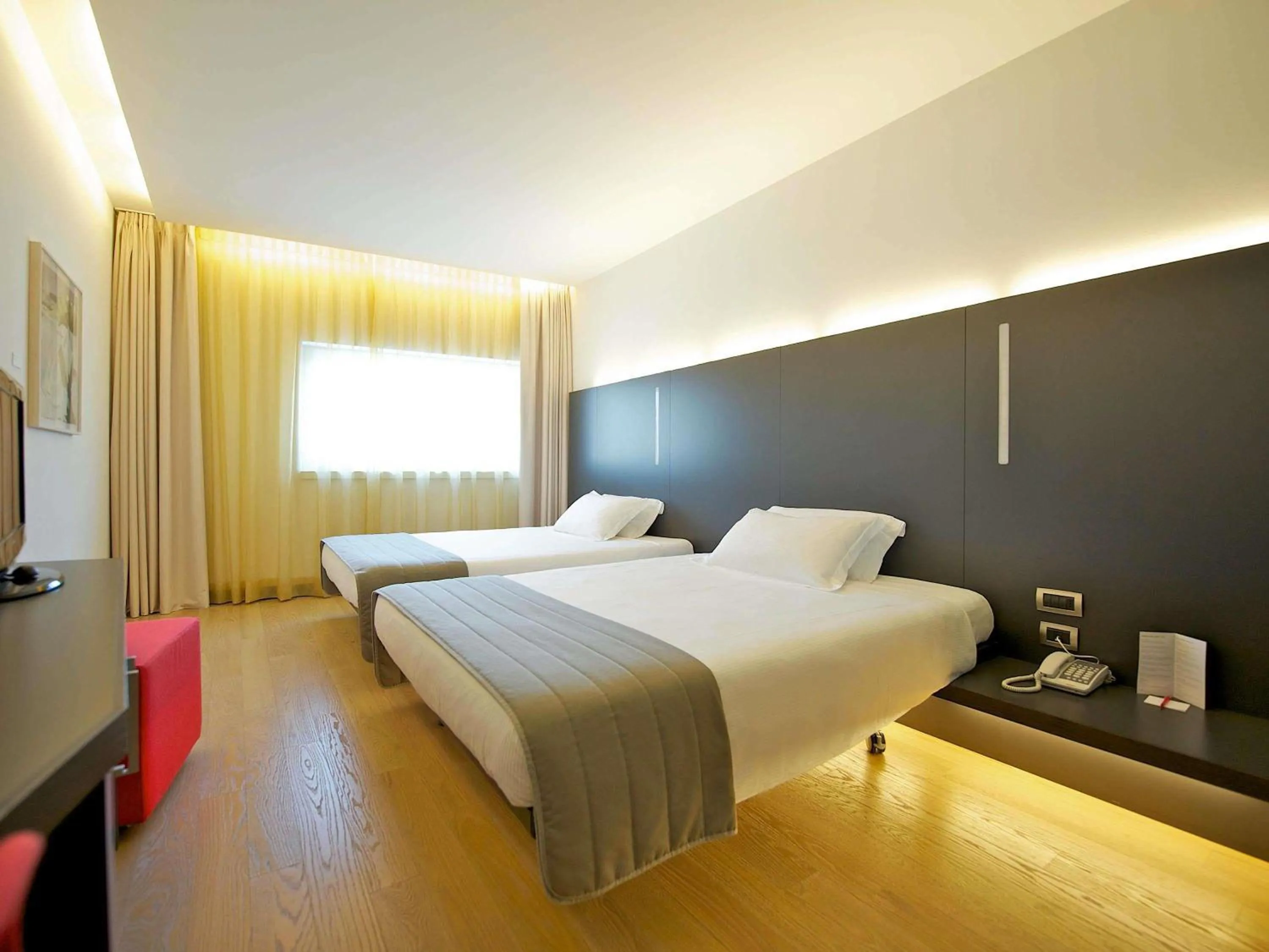 Bedroom, Bed in Mercure Nerocubo Rovereto