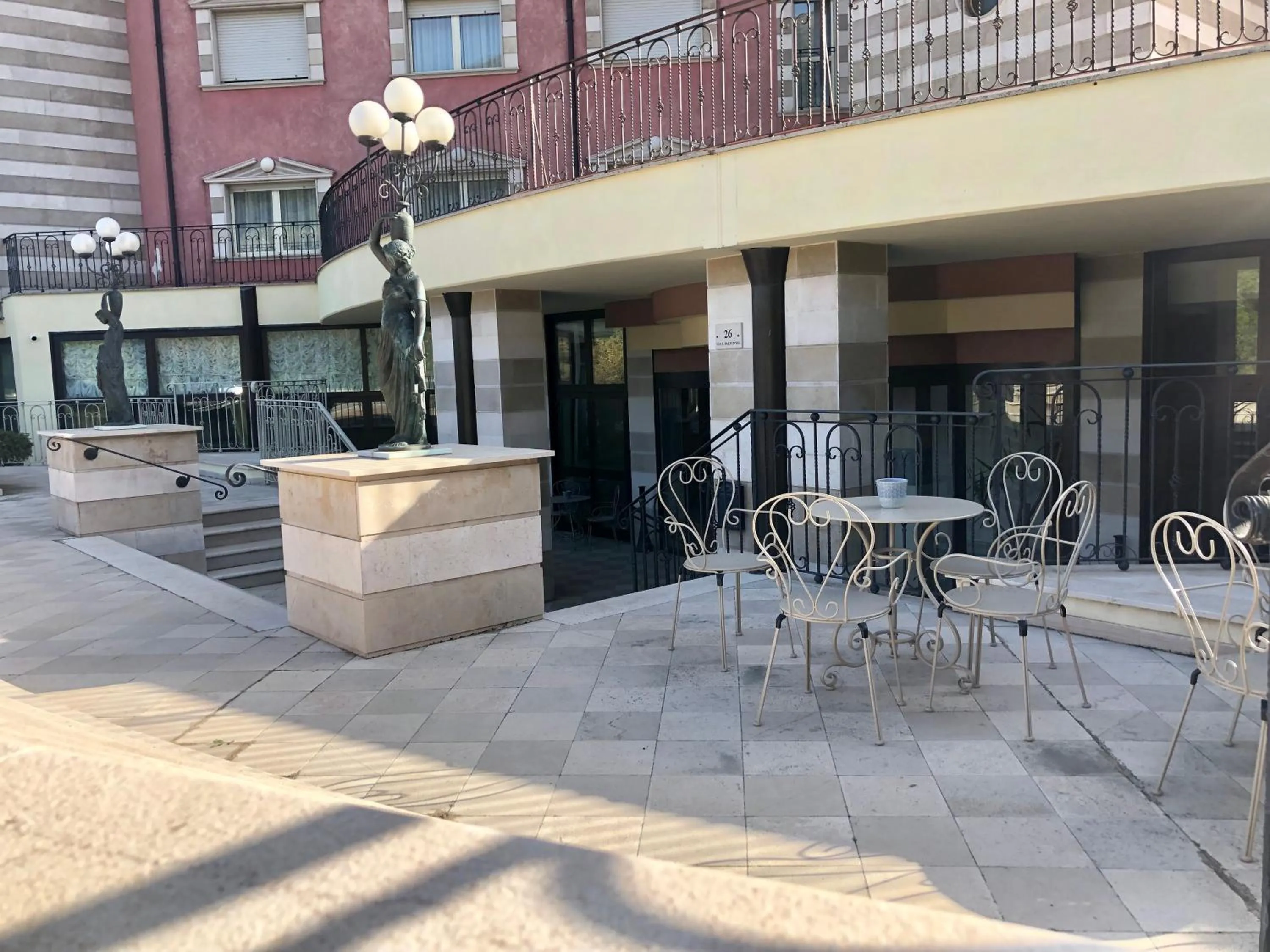 Facade/entrance in San Giovanni Rotondo Palace - Alihotels