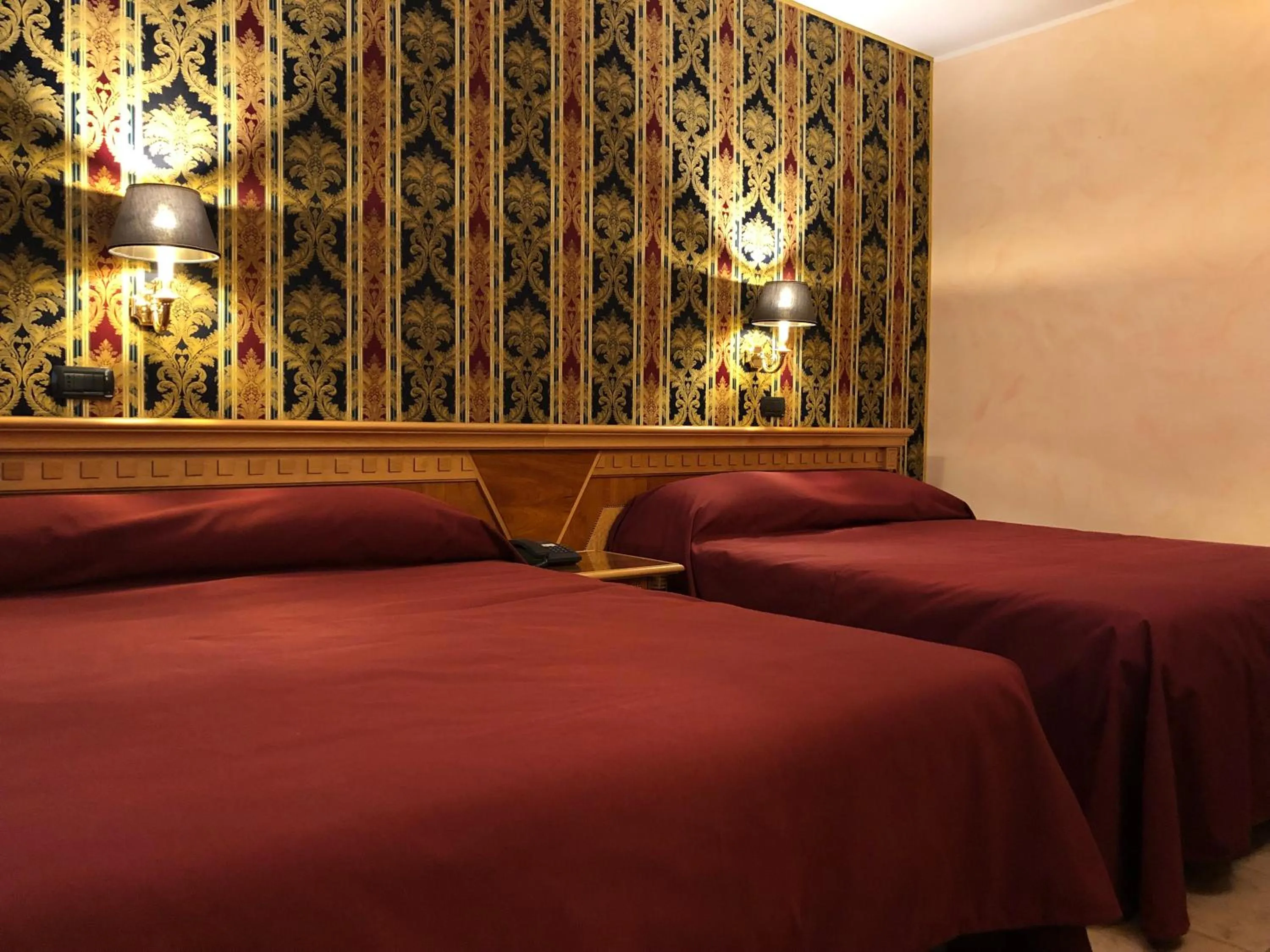 Bed in San Giovanni Rotondo Palace - Alihotels