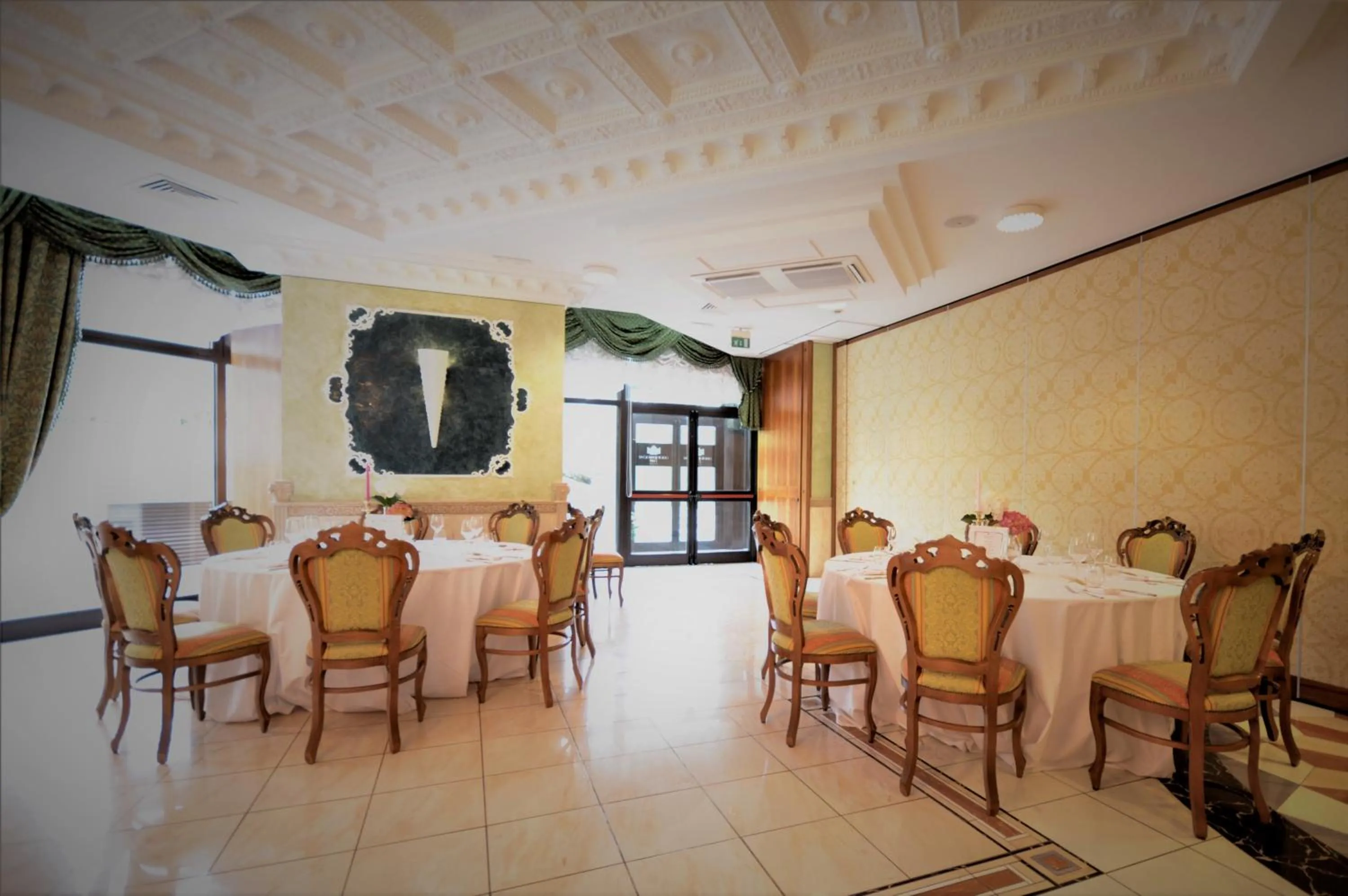 Restaurant/places to eat in San Giovanni Rotondo Palace - Alihotels