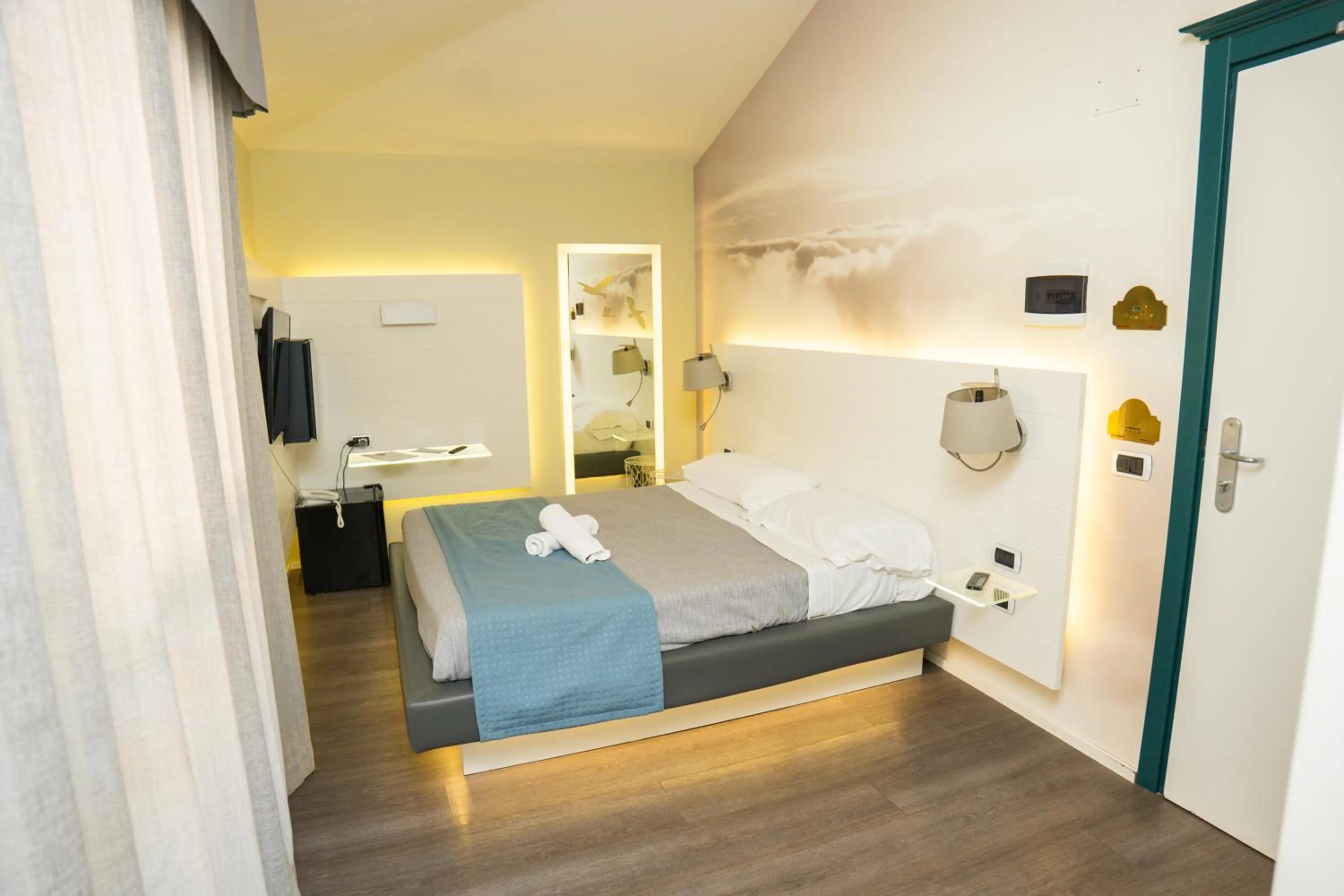 Bedroom, Bed in San Giovanni Rotondo Palace - Alihotels