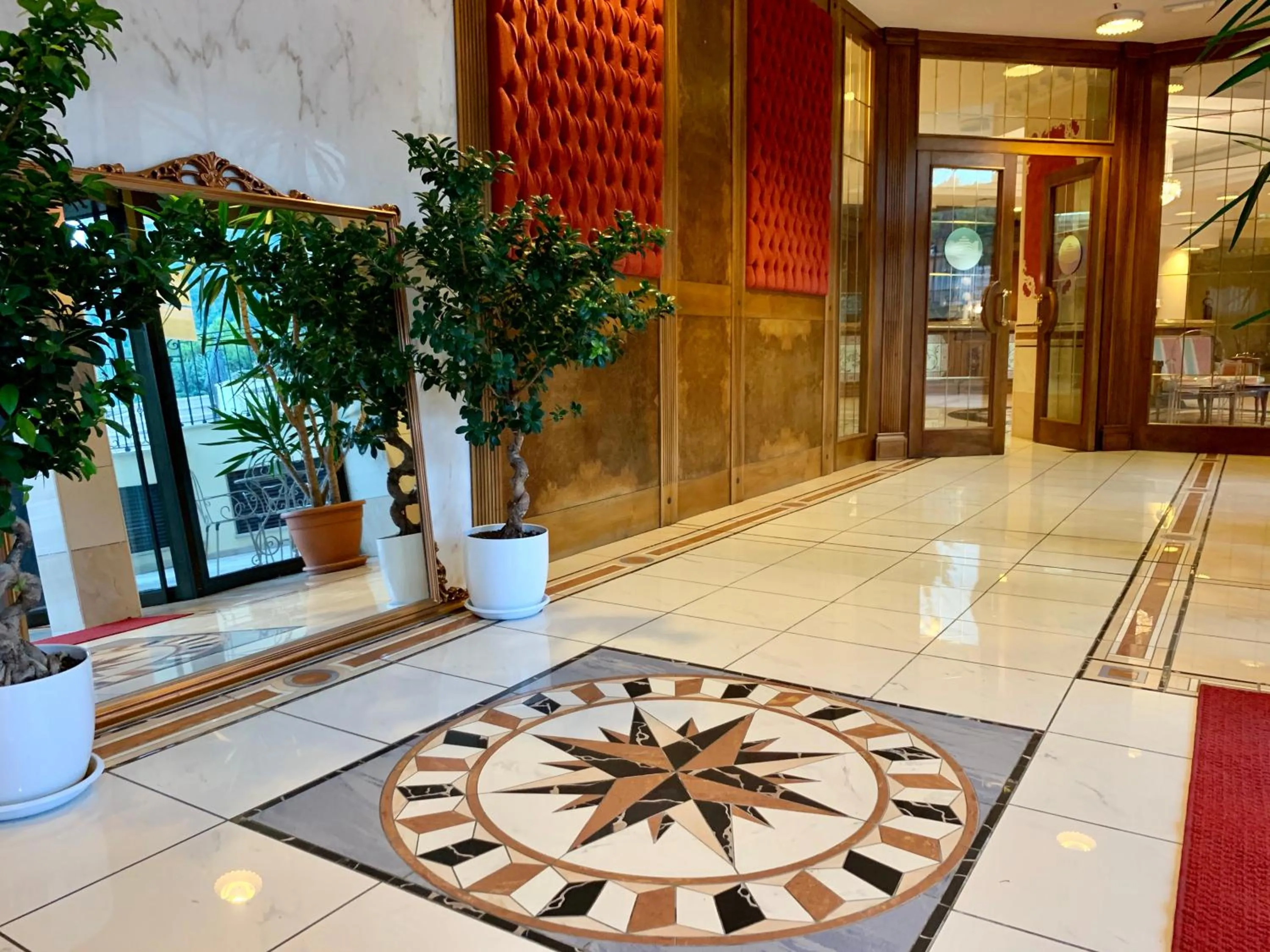 Lobby or reception in San Giovanni Rotondo Palace - Alihotels