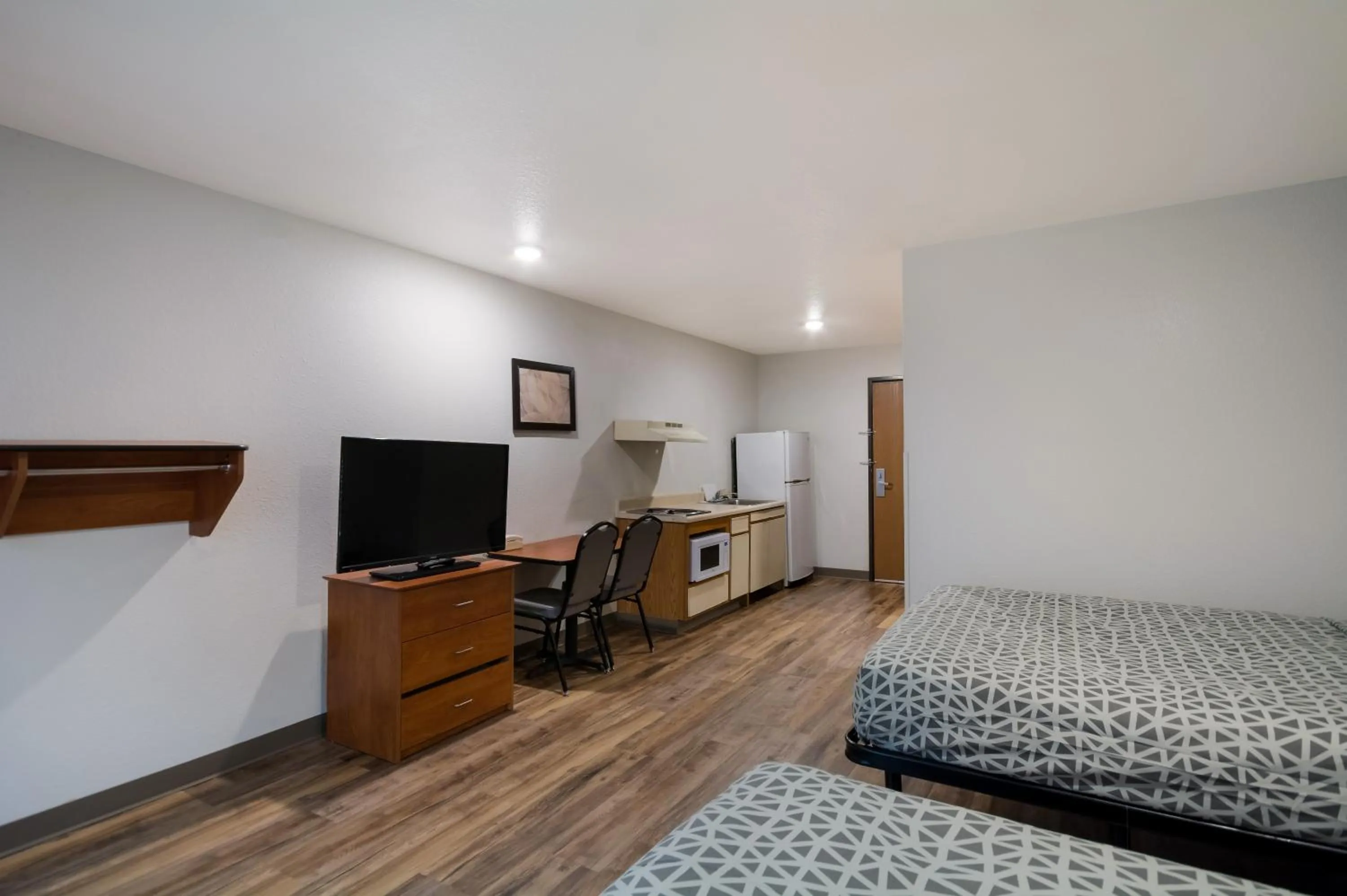 Photo of the whole room, Bed in WoodSpring Suites Lexington Southeast