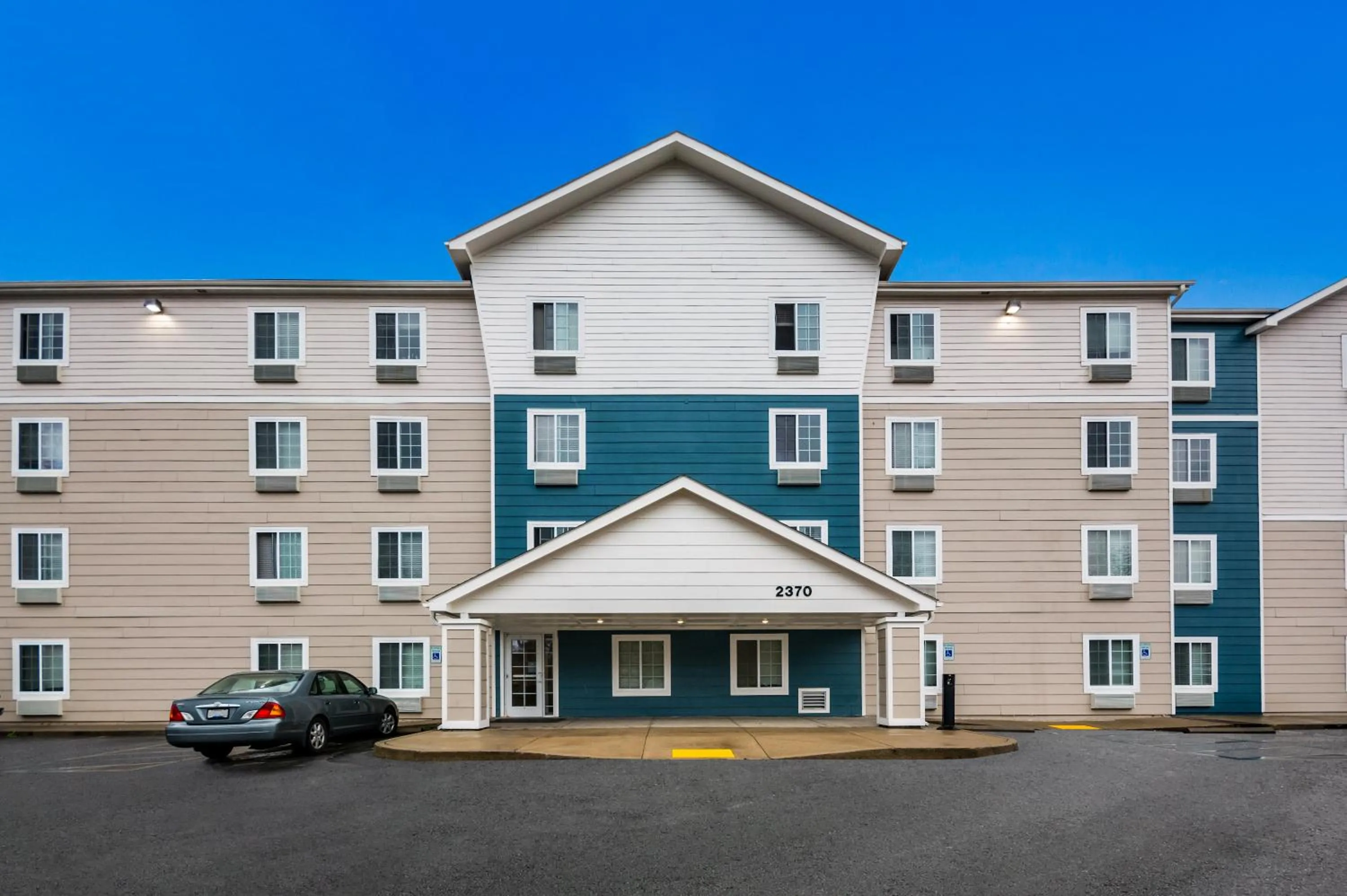 Property building in WoodSpring Suites Lexington Southeast
