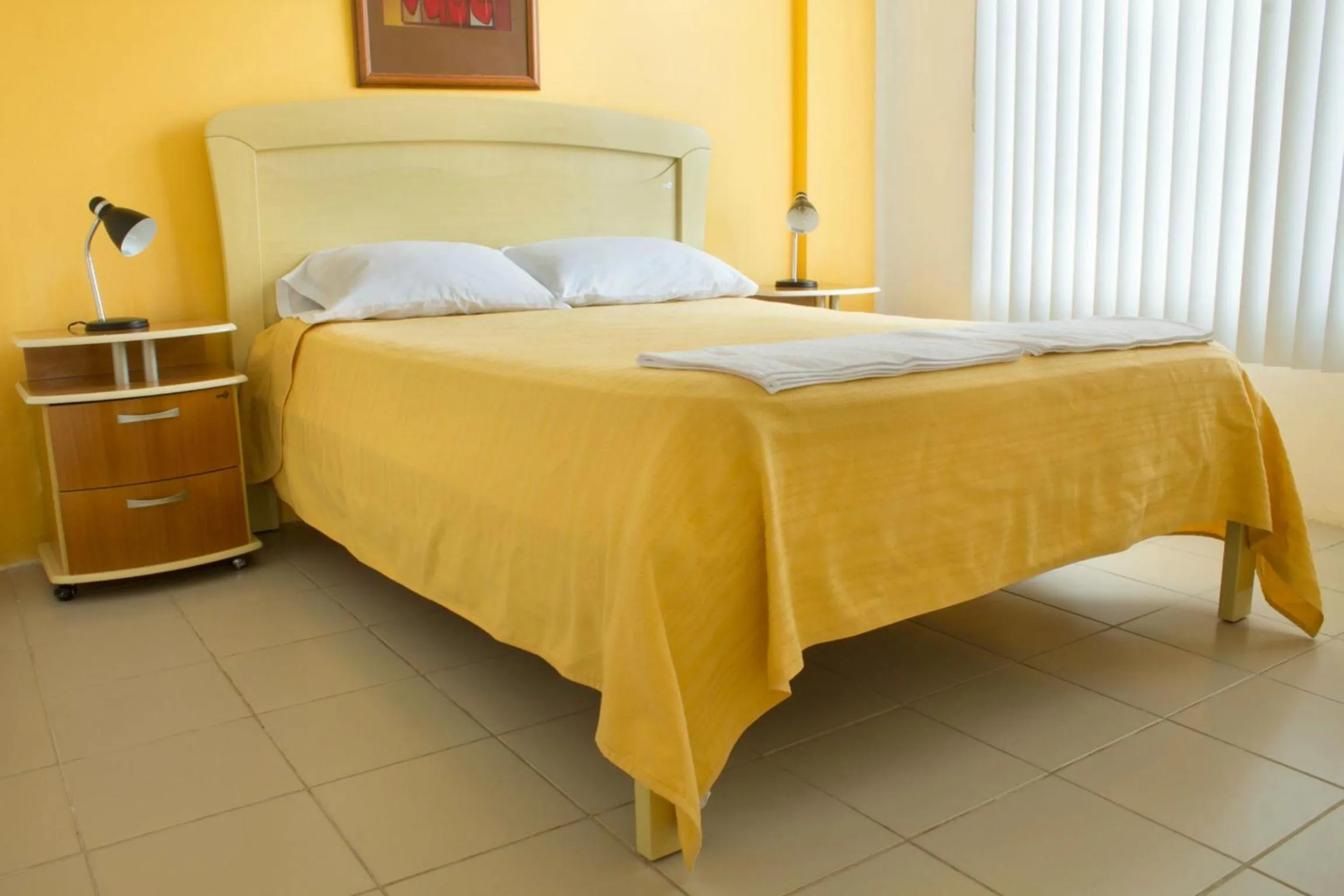 Photo of the whole room, Bed in Oceanic Lodge