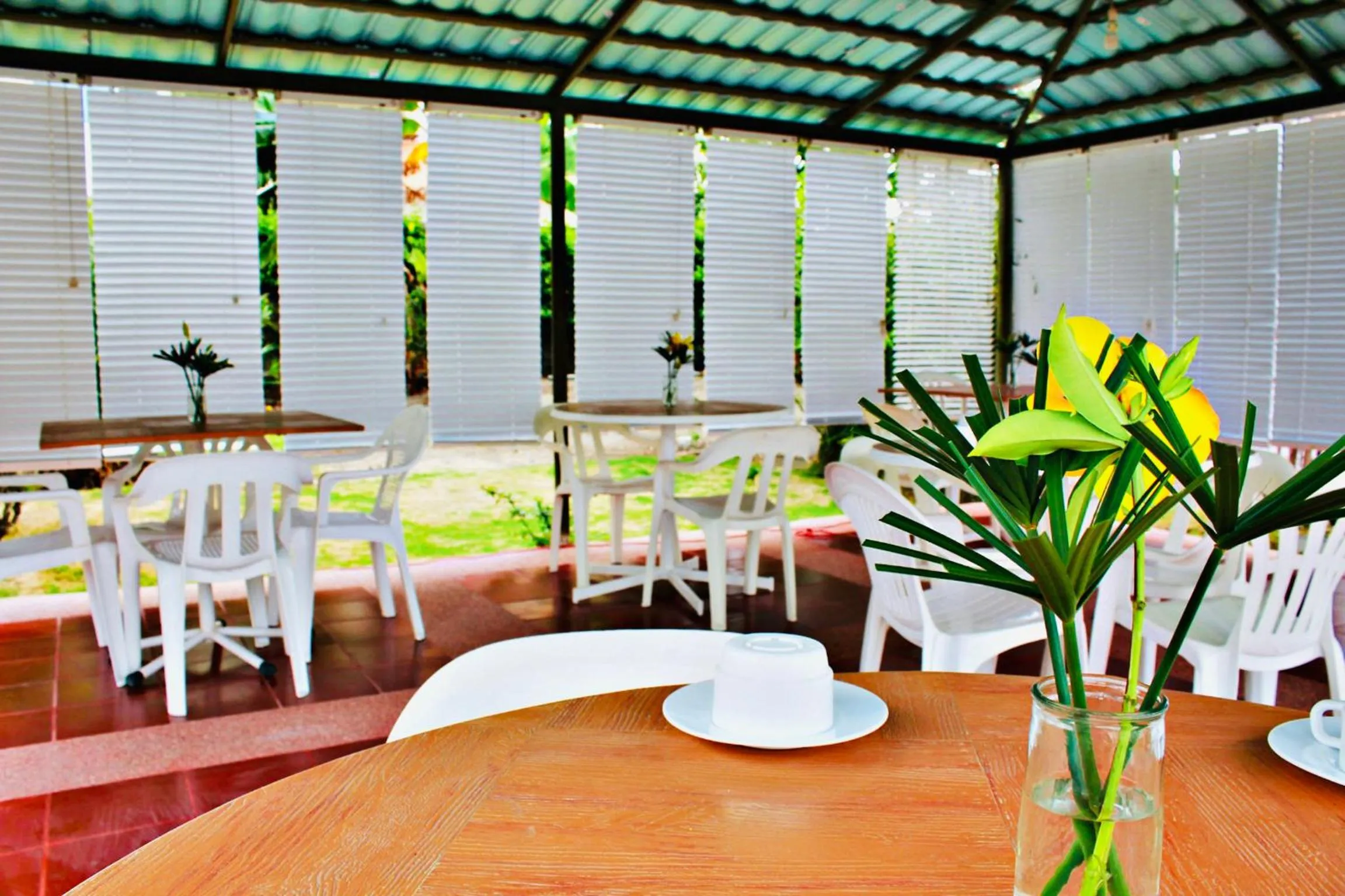 Restaurant/places to eat in Oceanic Lodge