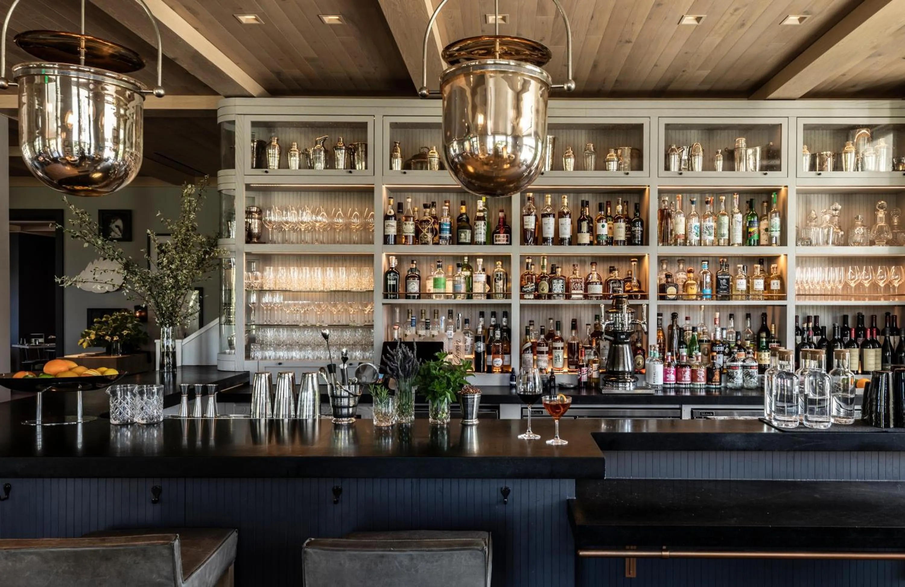 Lounge or bar in Alila Napa Valley, a Hyatt Resort