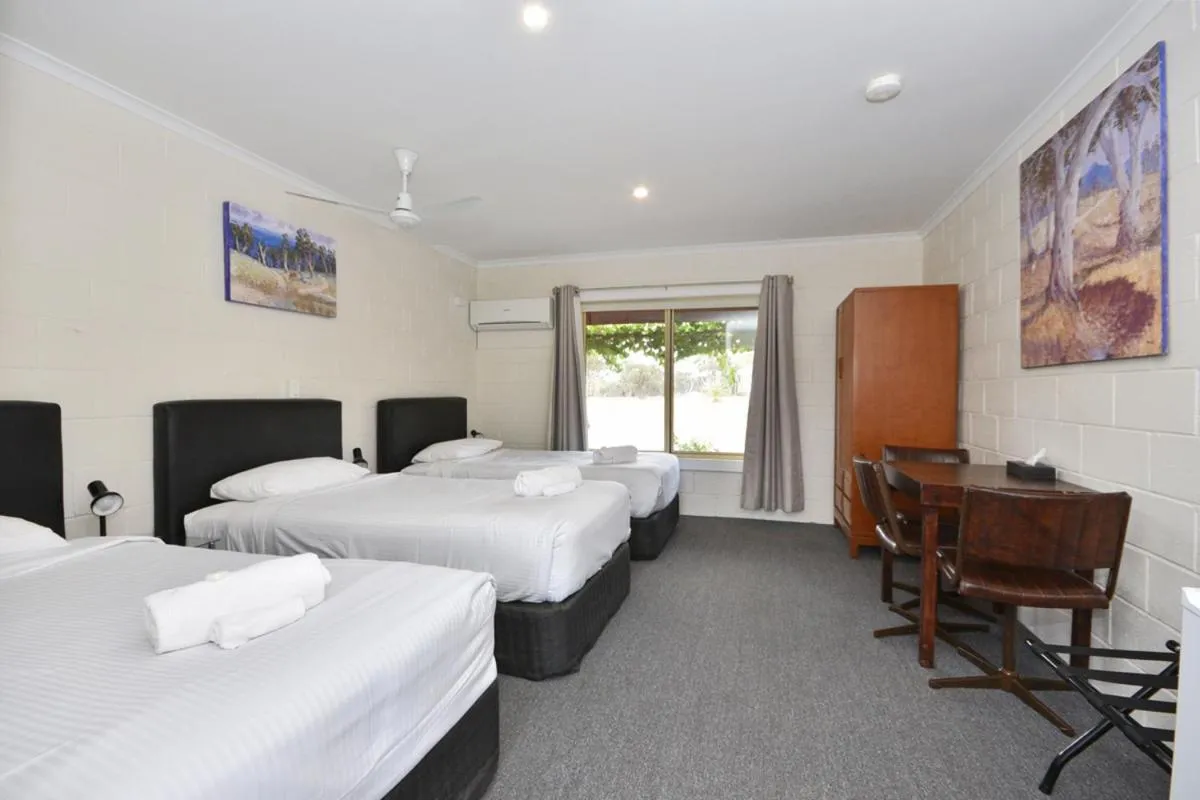 Photo of the whole room, Bed in Inglewood Motel and Caravan Park Victoria