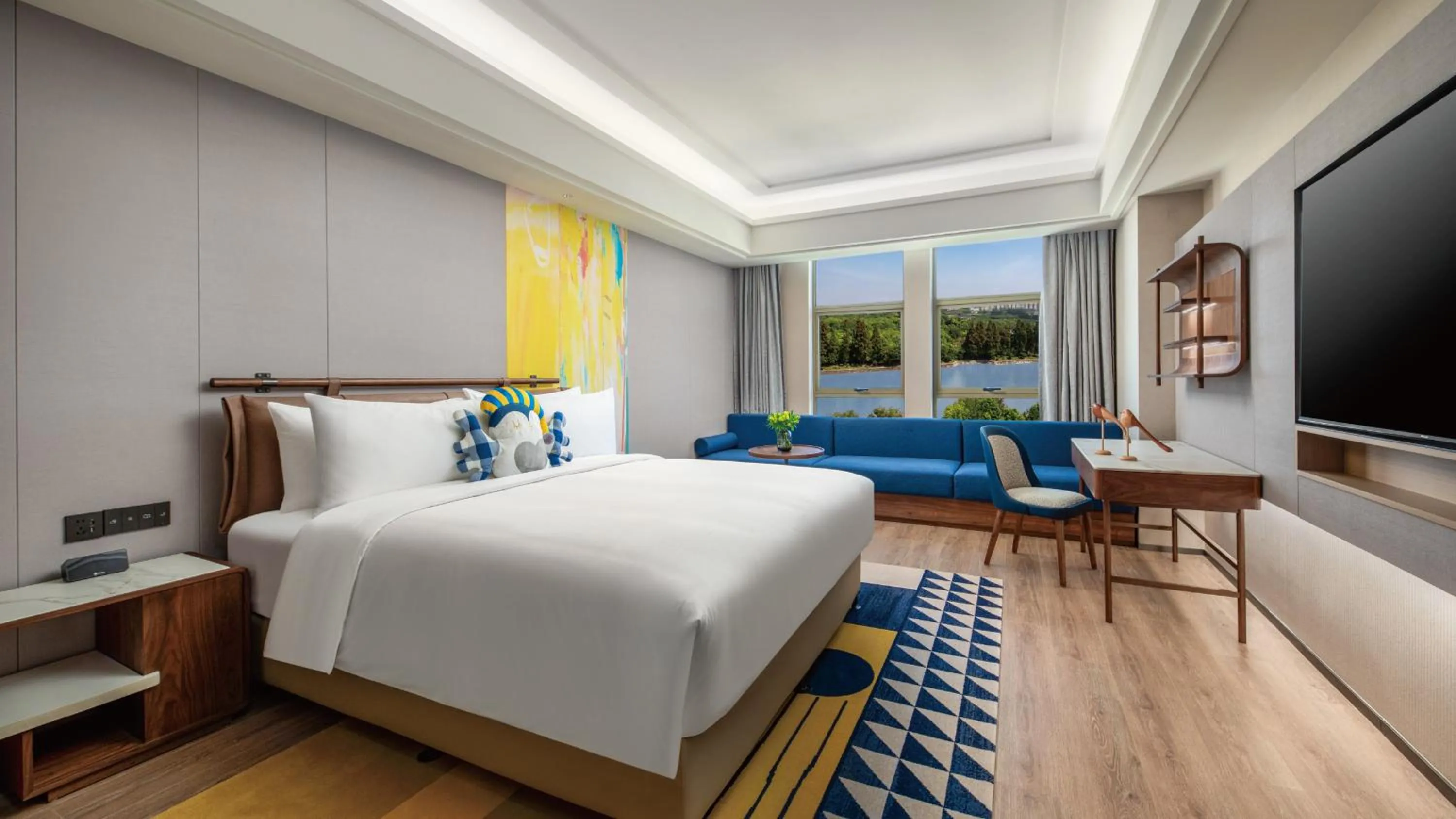 Photo of the whole room, Bed in voco Shanghai Zhangjiang by IHG