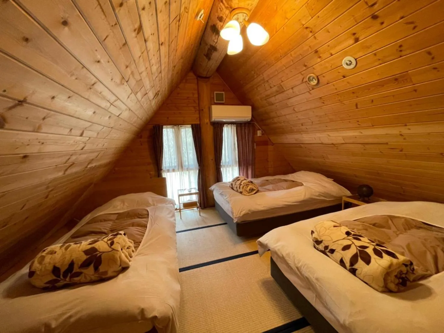 Bed in Hakuba Canadian Lodge