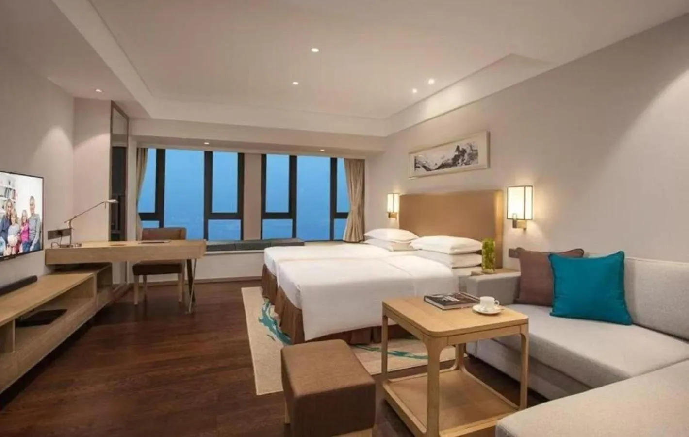 Photo of the whole room, Bed in Somerset Yangtze River Chongqing