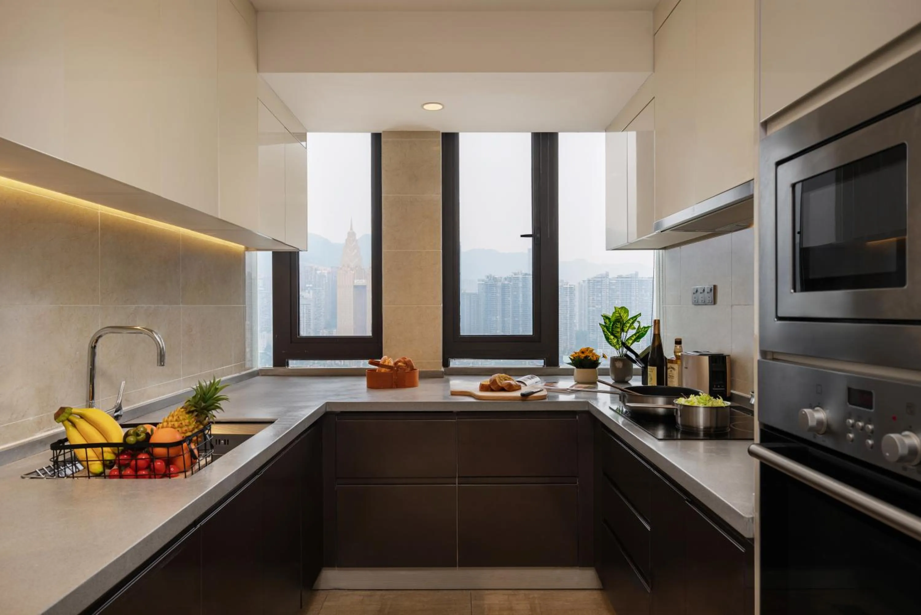 Kitchen or kitchenette in Somerset Yangtze River Chongqing