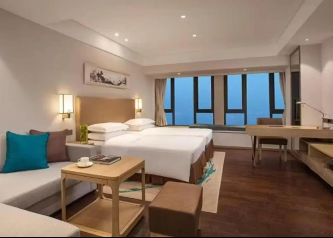 Photo of the whole room, Bed in Somerset Yangtze River Chongqing