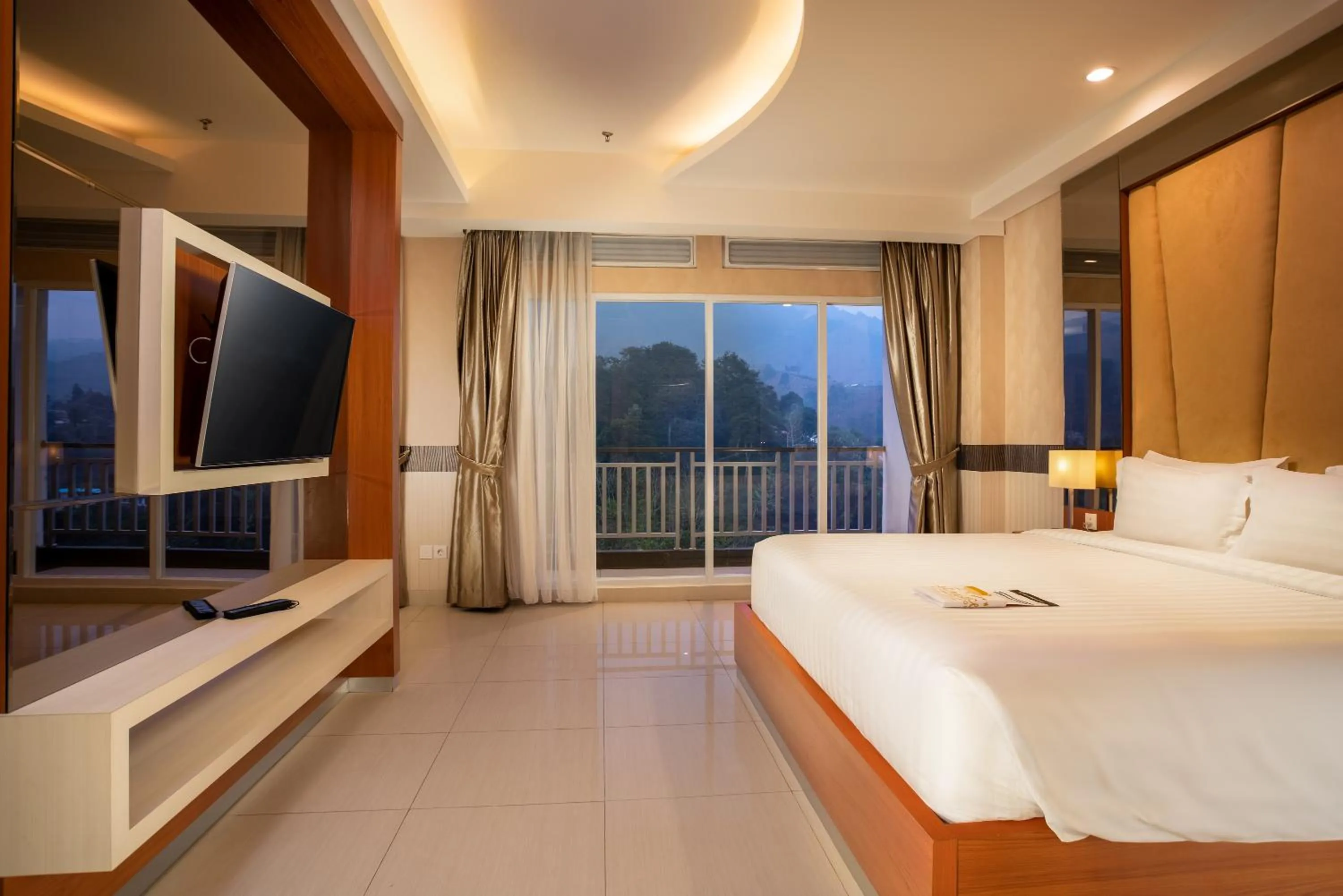 Bedroom, Bed in Le Eminence Puncak Hotel Convention & Resort