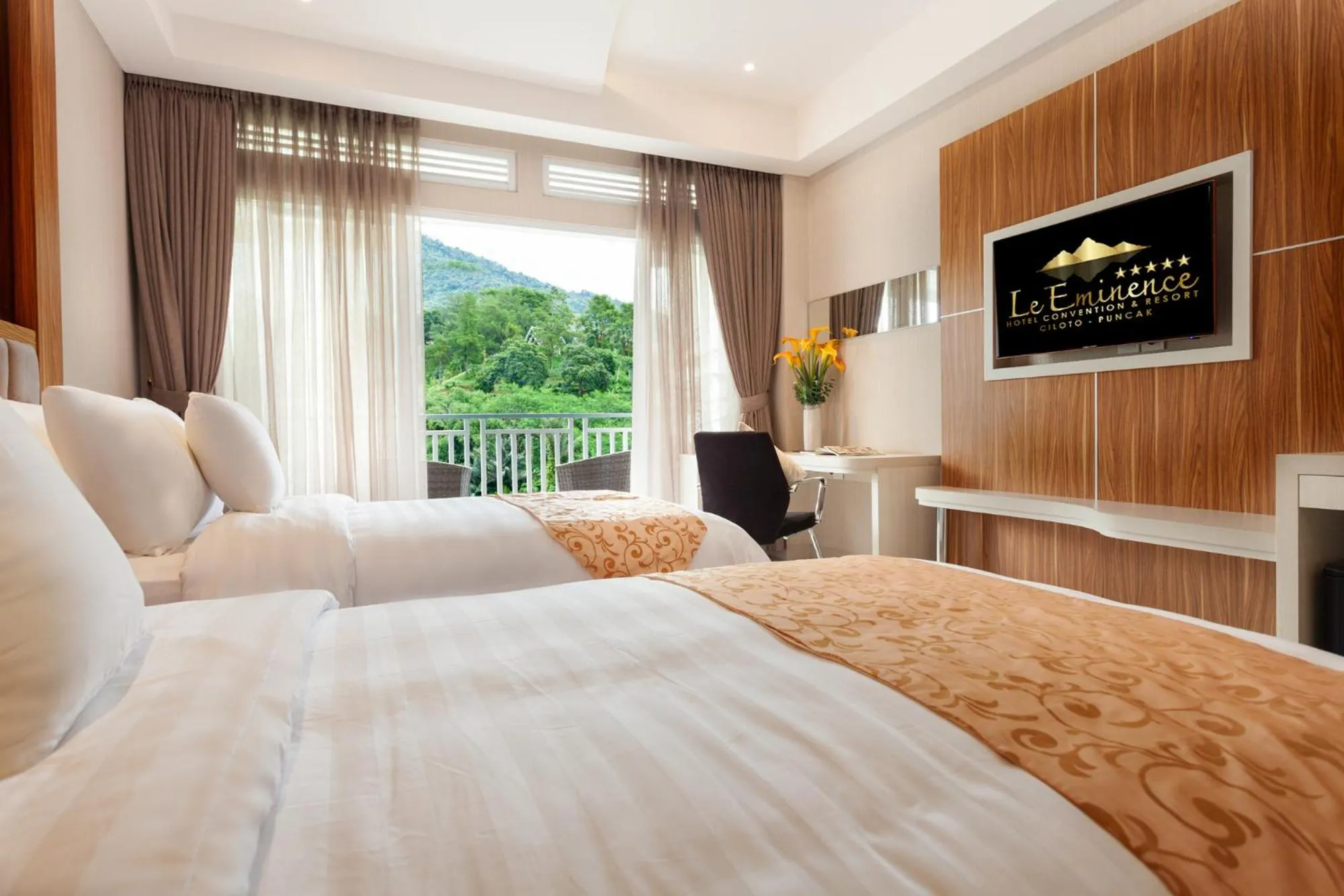 Bed in Le Eminence Puncak Hotel Convention & Resort