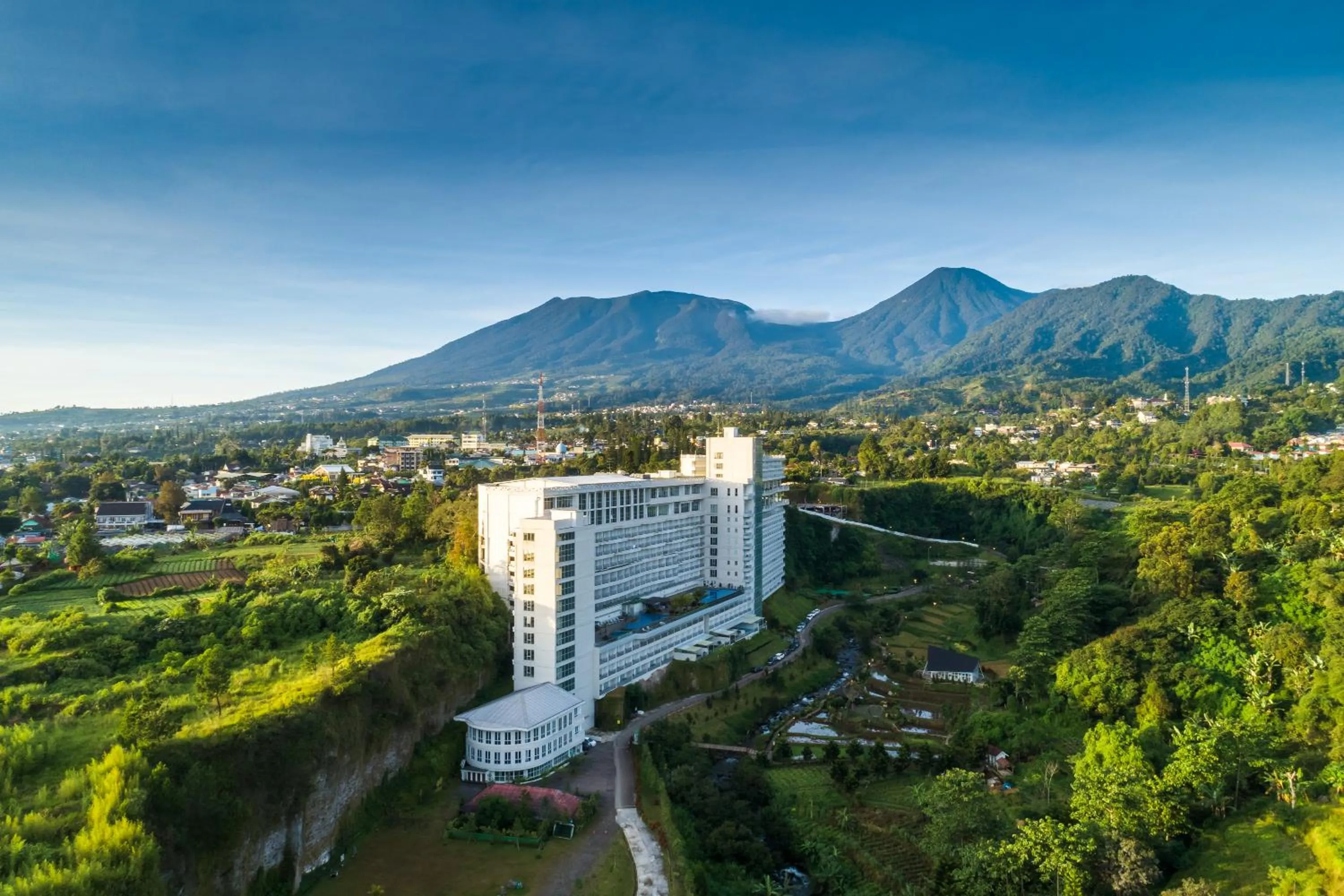 Property building in Le Eminence Puncak Hotel Convention & Resort