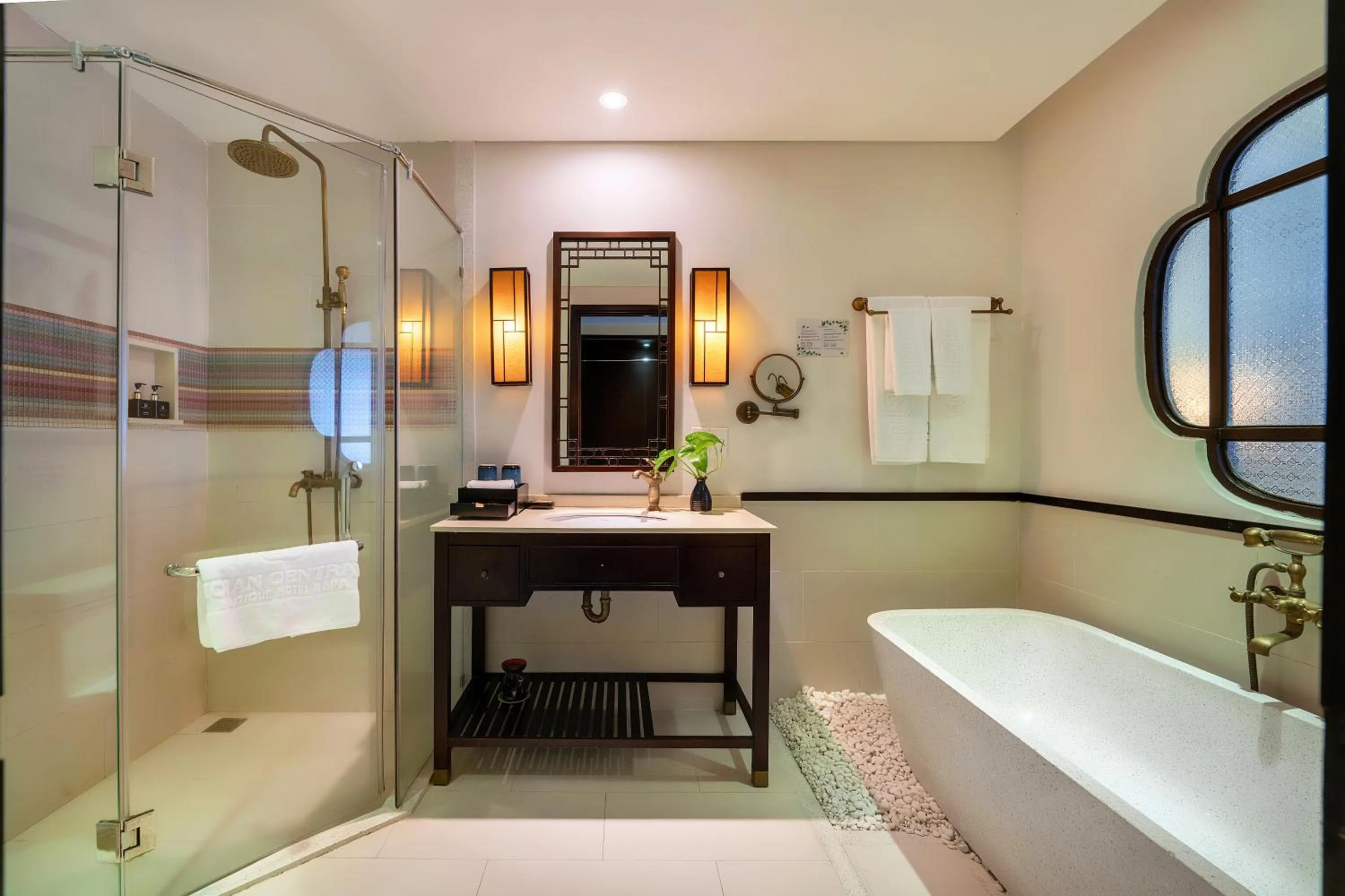 Shower in Hoi An Central Boutique Hotel & Spa (Little Hoi An Central Boutique Hotel & Spa)