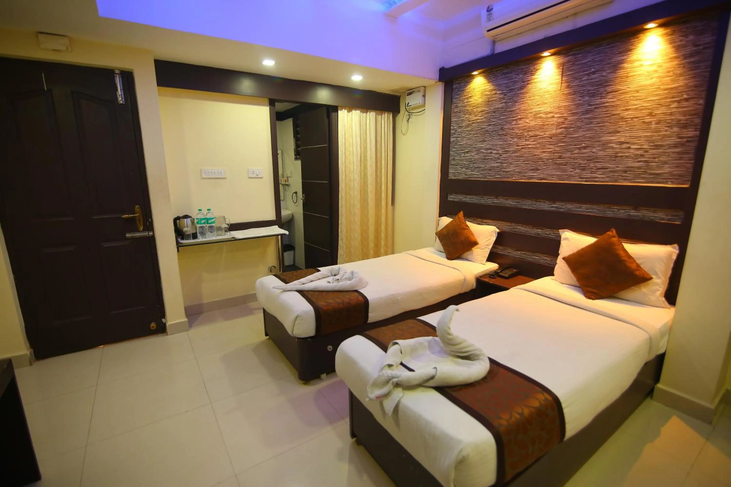 Photo of the whole room, Bed in Hotel White Mount