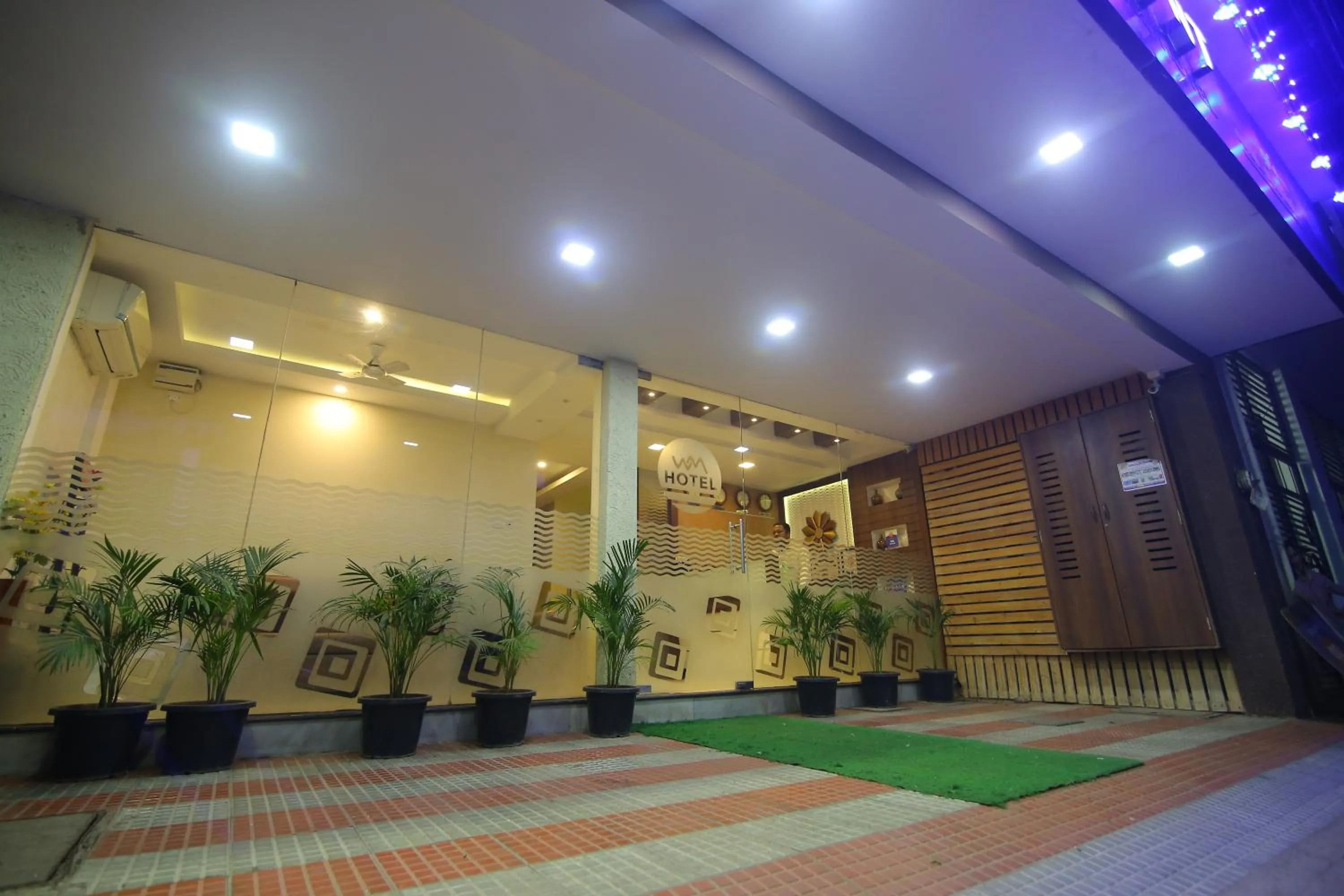 Facade/entrance in Hotel White Mount