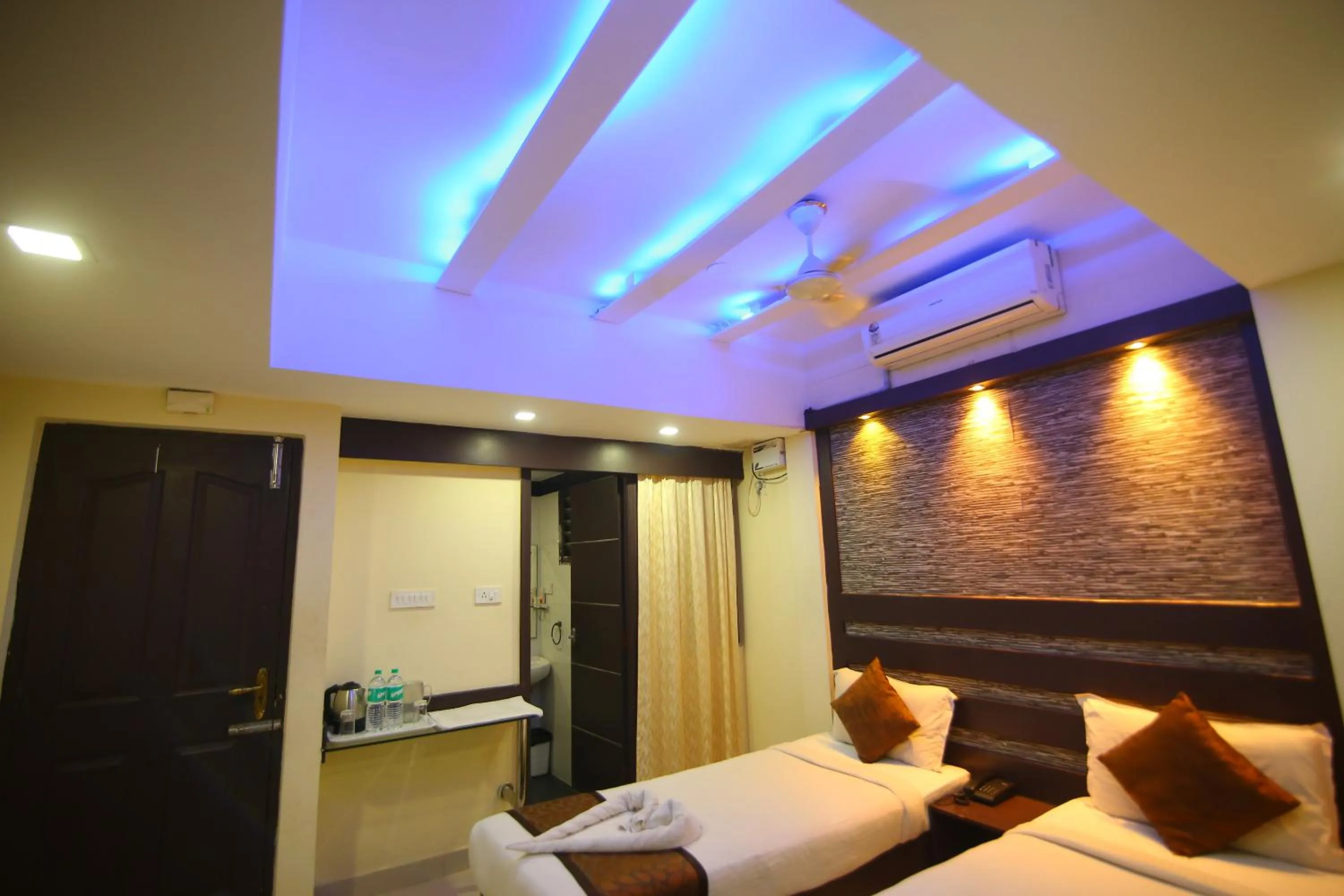 Photo of the whole room, Bed in Hotel White Mount