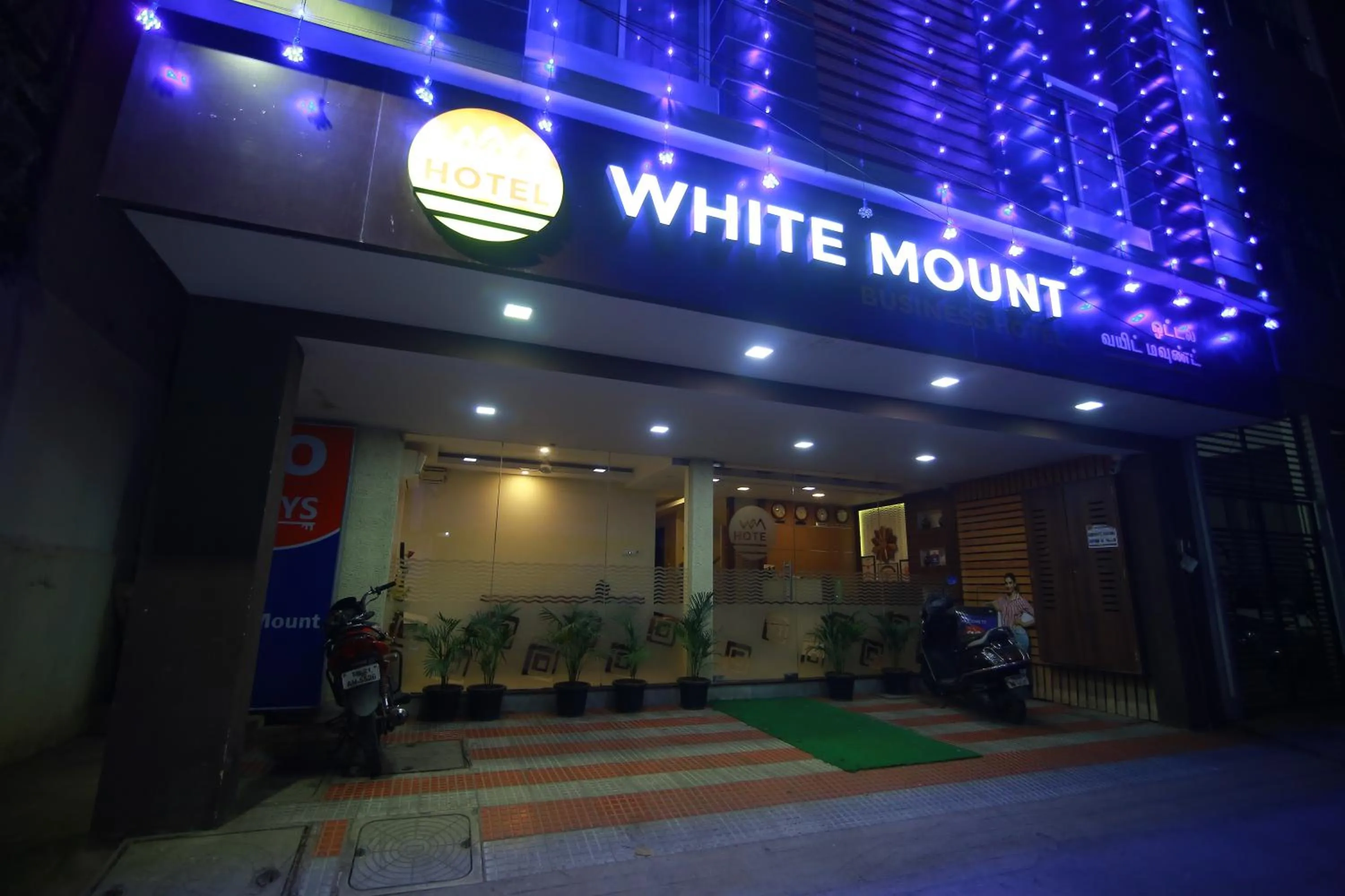 Night in Hotel White Mount
