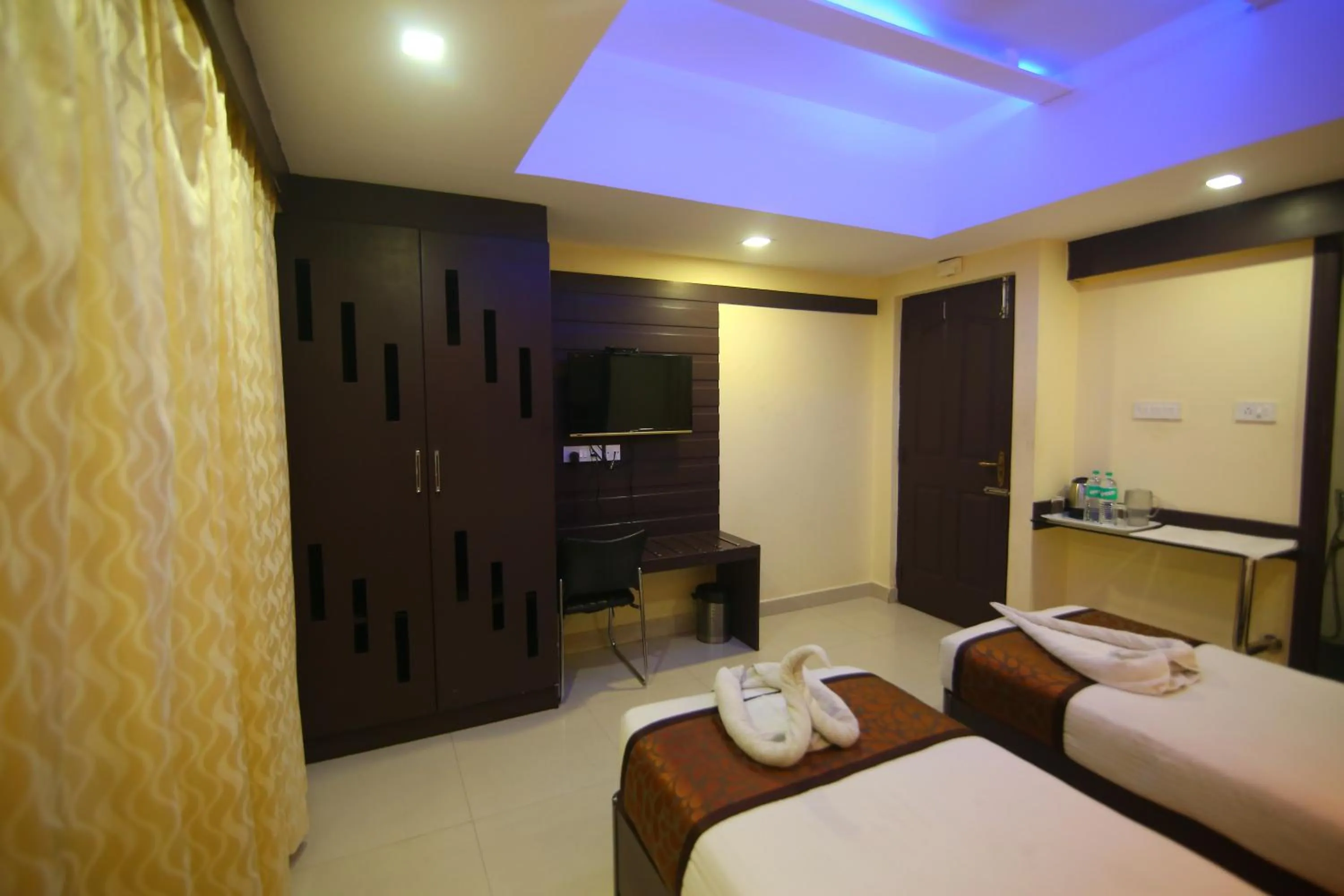 Photo of the whole room, Bed in Hotel White Mount