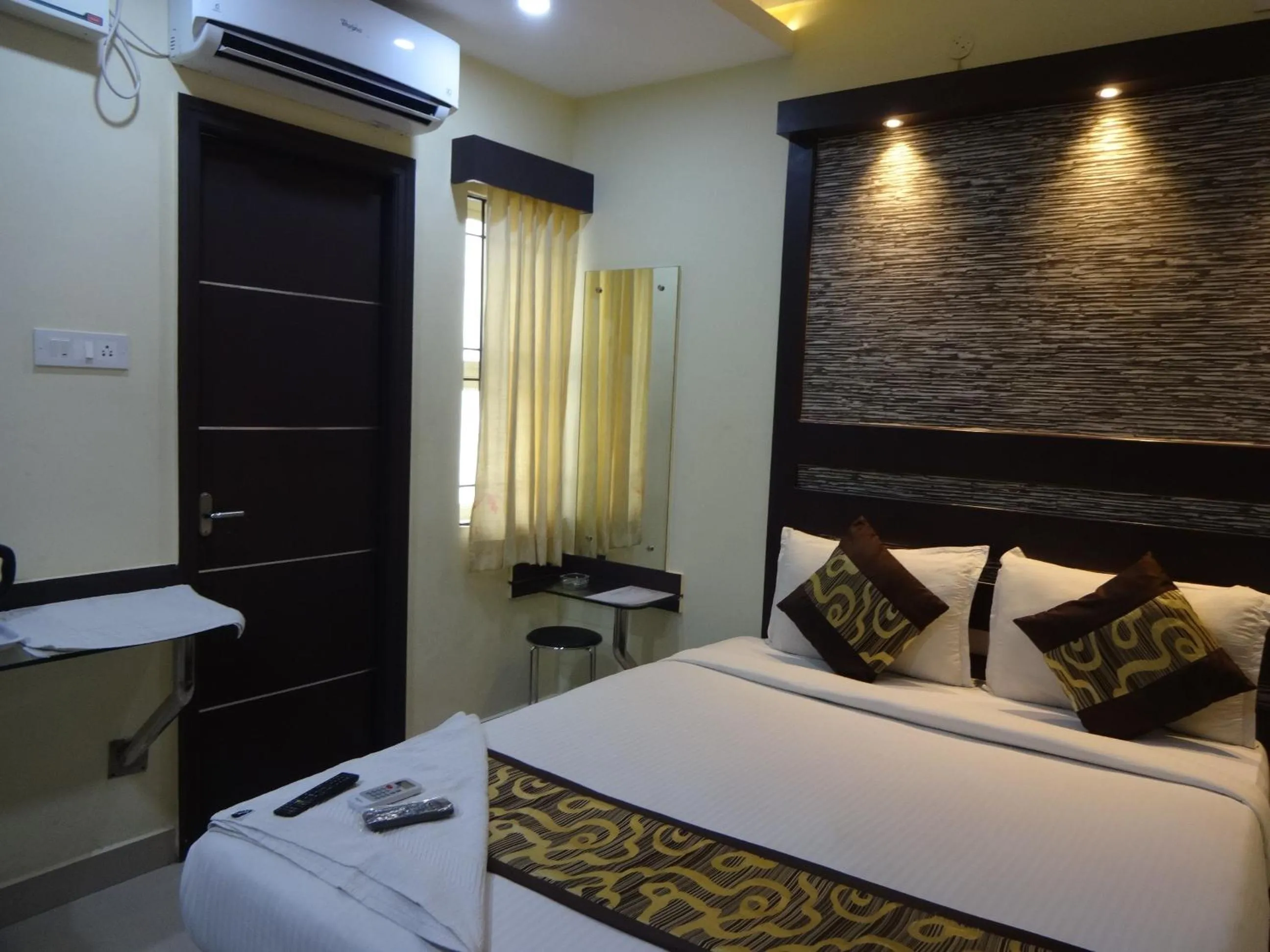 Bed in Hotel White Mount