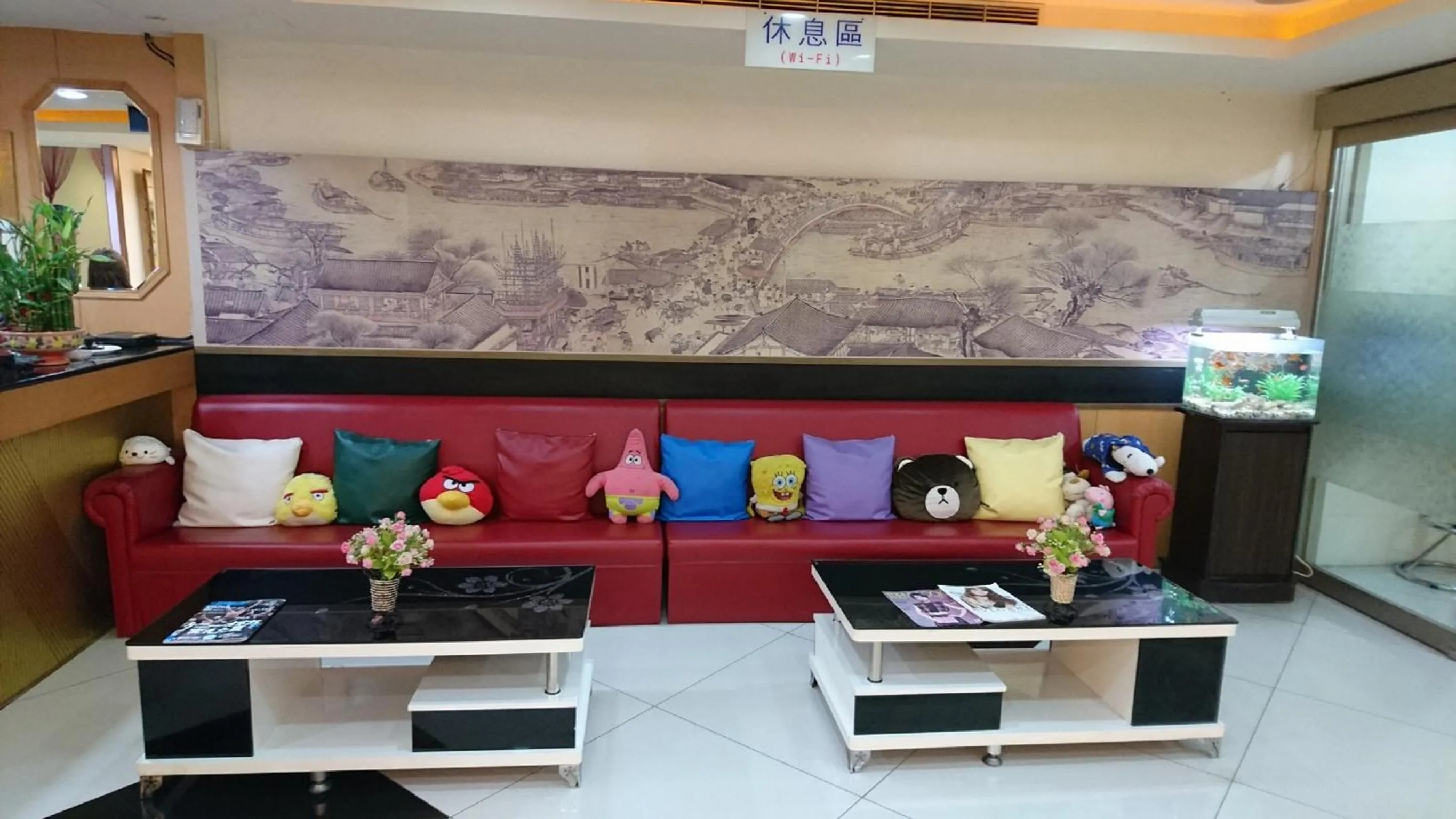 Communal lounge/ TV room in Puti Commercial Hotel