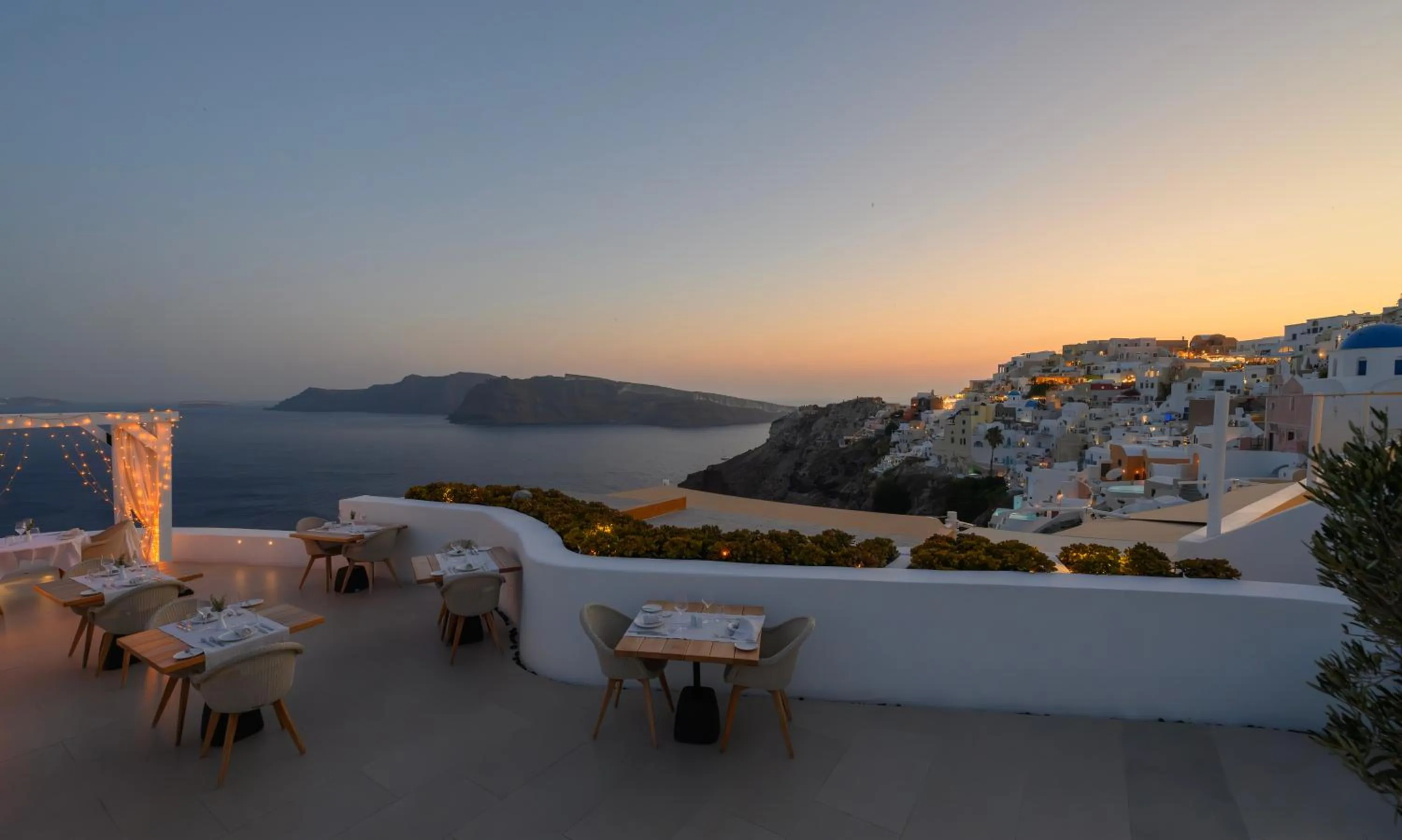 Restaurant/places to eat in Aspaki by Art Maisons