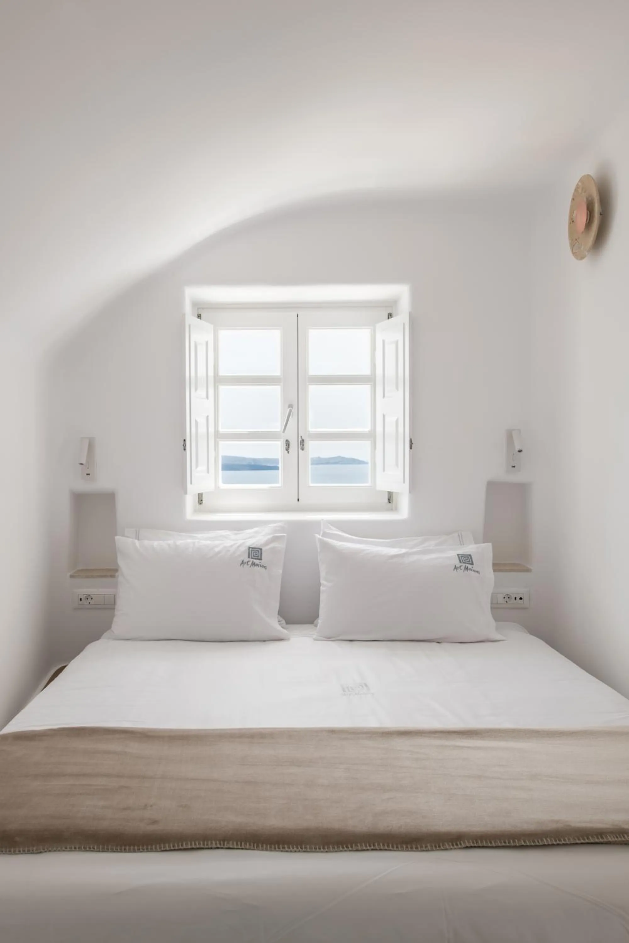 Bed in Aspaki by Art Maisons